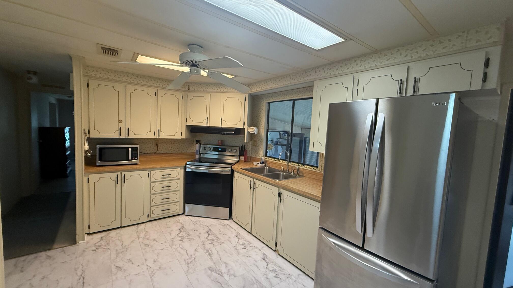 CAMBRIDGE AT HERITAGE RID - Residential