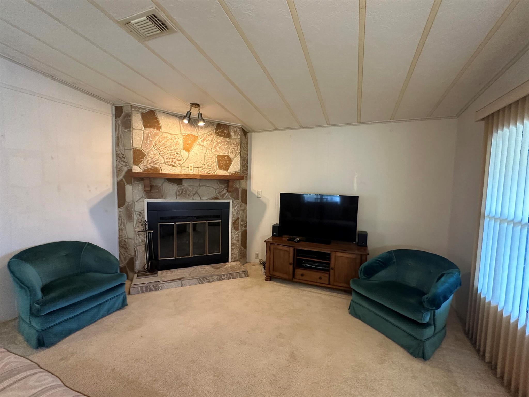 7666 SE Independence Avenue