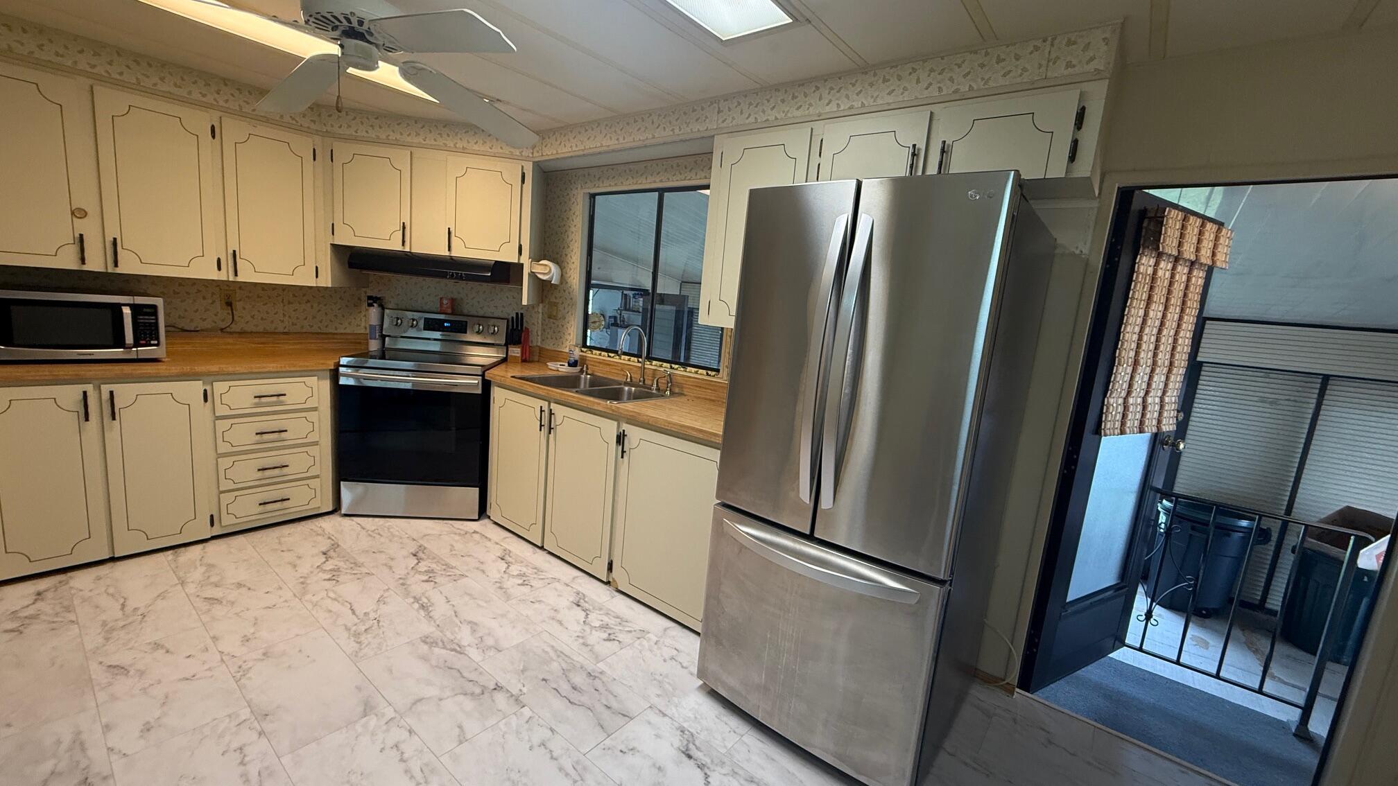 CAMBRIDGE AT HERITAGE RID - Residential