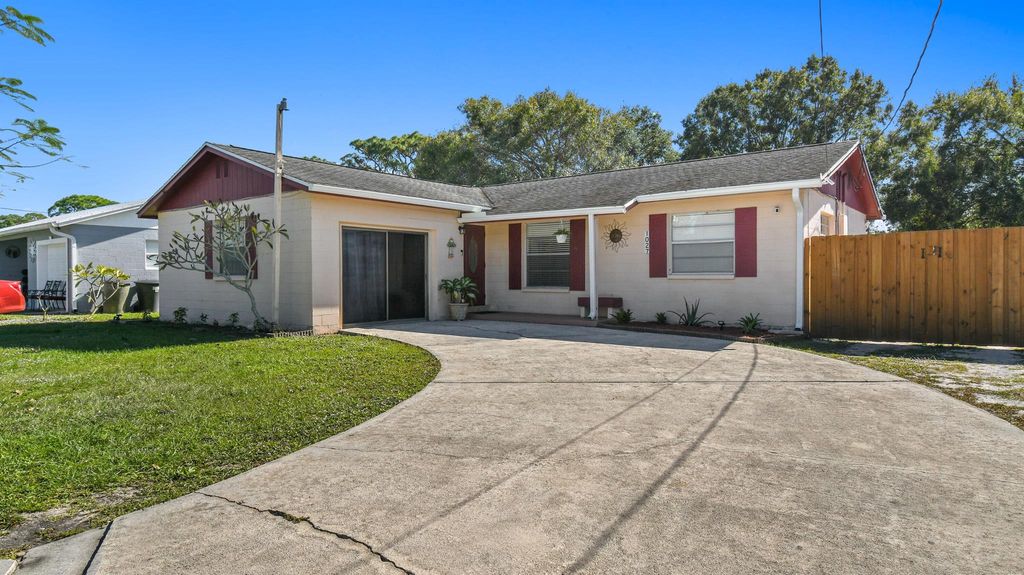 Photo of 1027 Martinique Avenue, Fort Pierce, FL 34982 (MLS # R11039764)