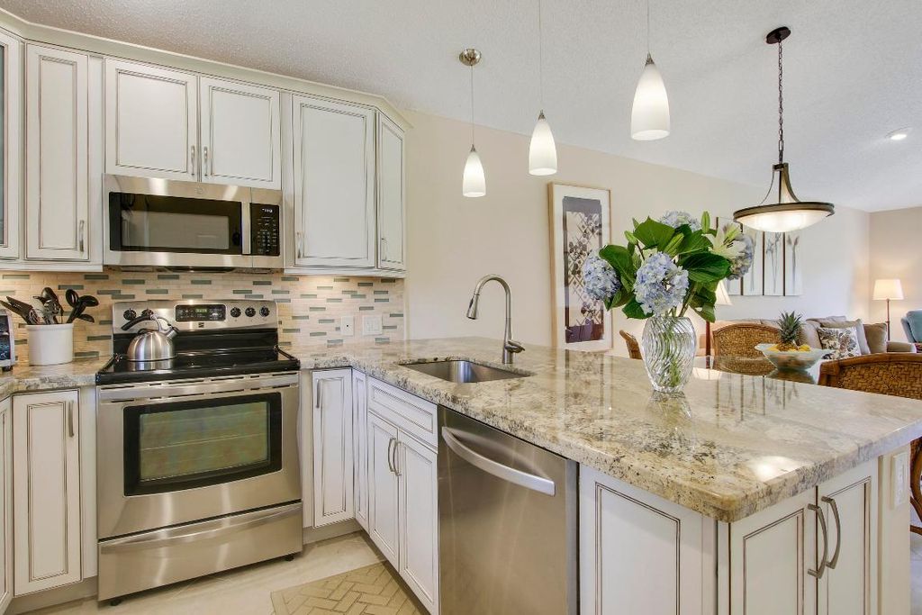 Photo of 820 Club Drive, Palm Beach Gardens, FL 33418 (MLS # R11101305)