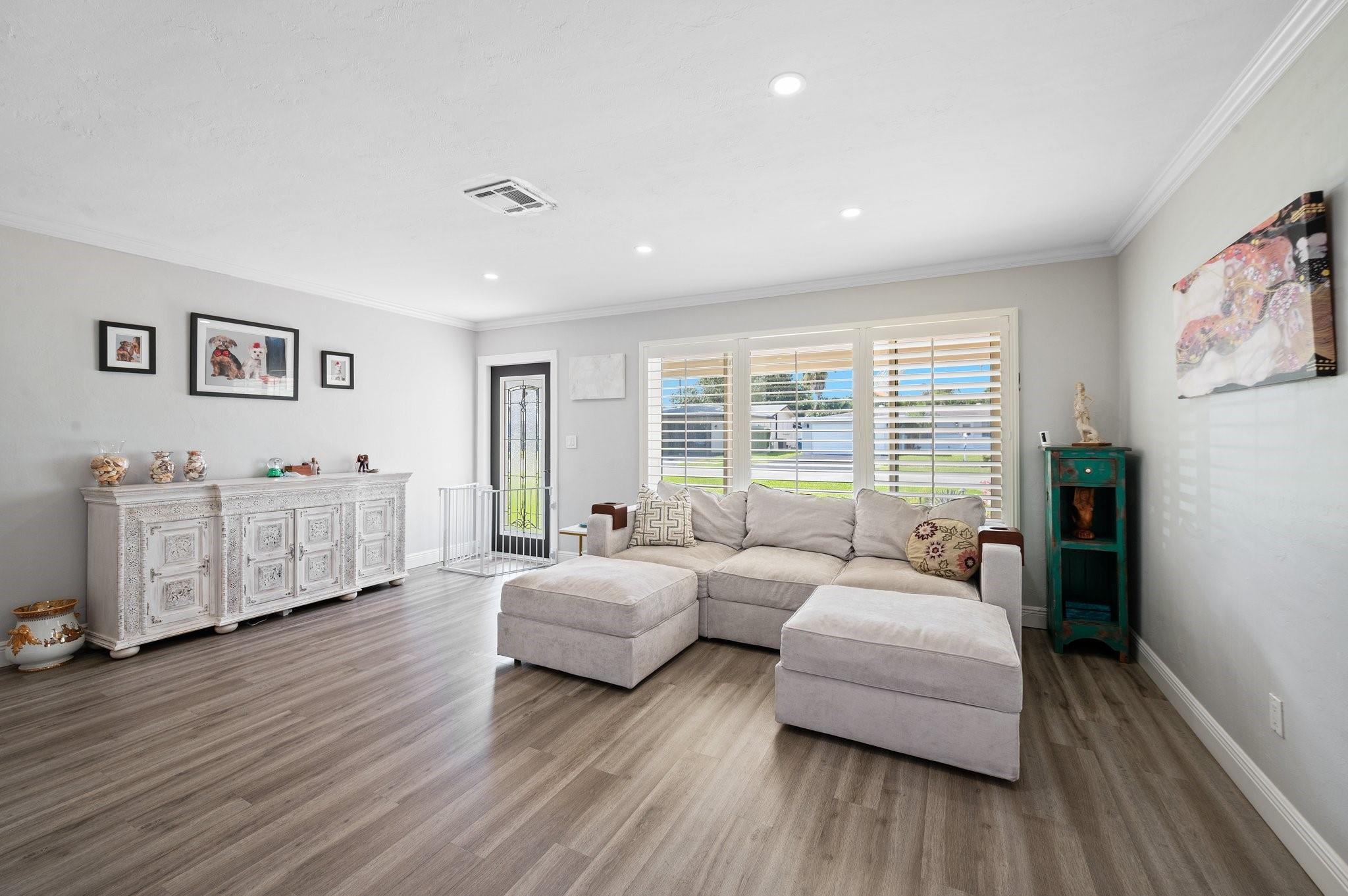 733 NW 28th St