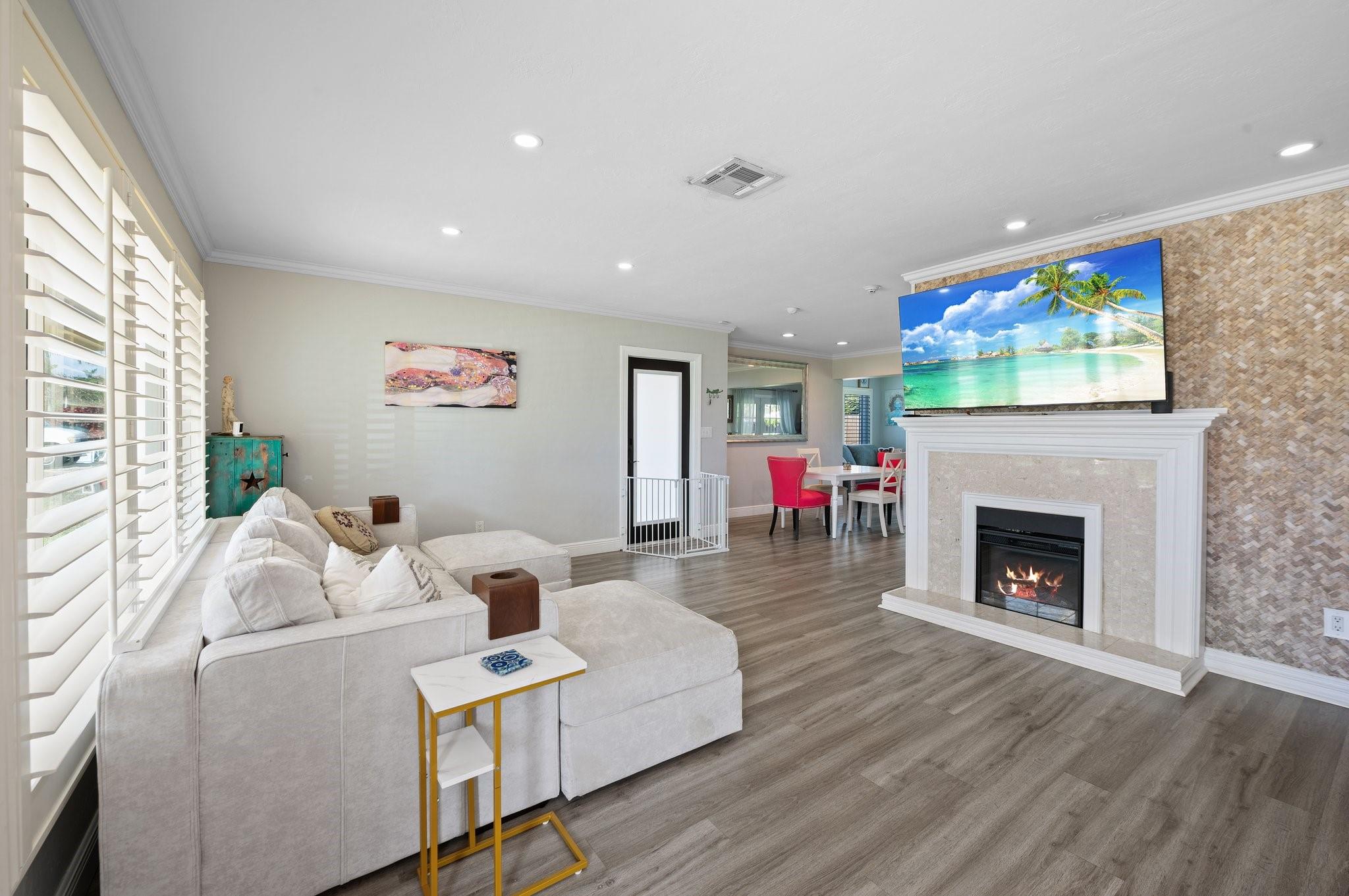 733 NW 28th St