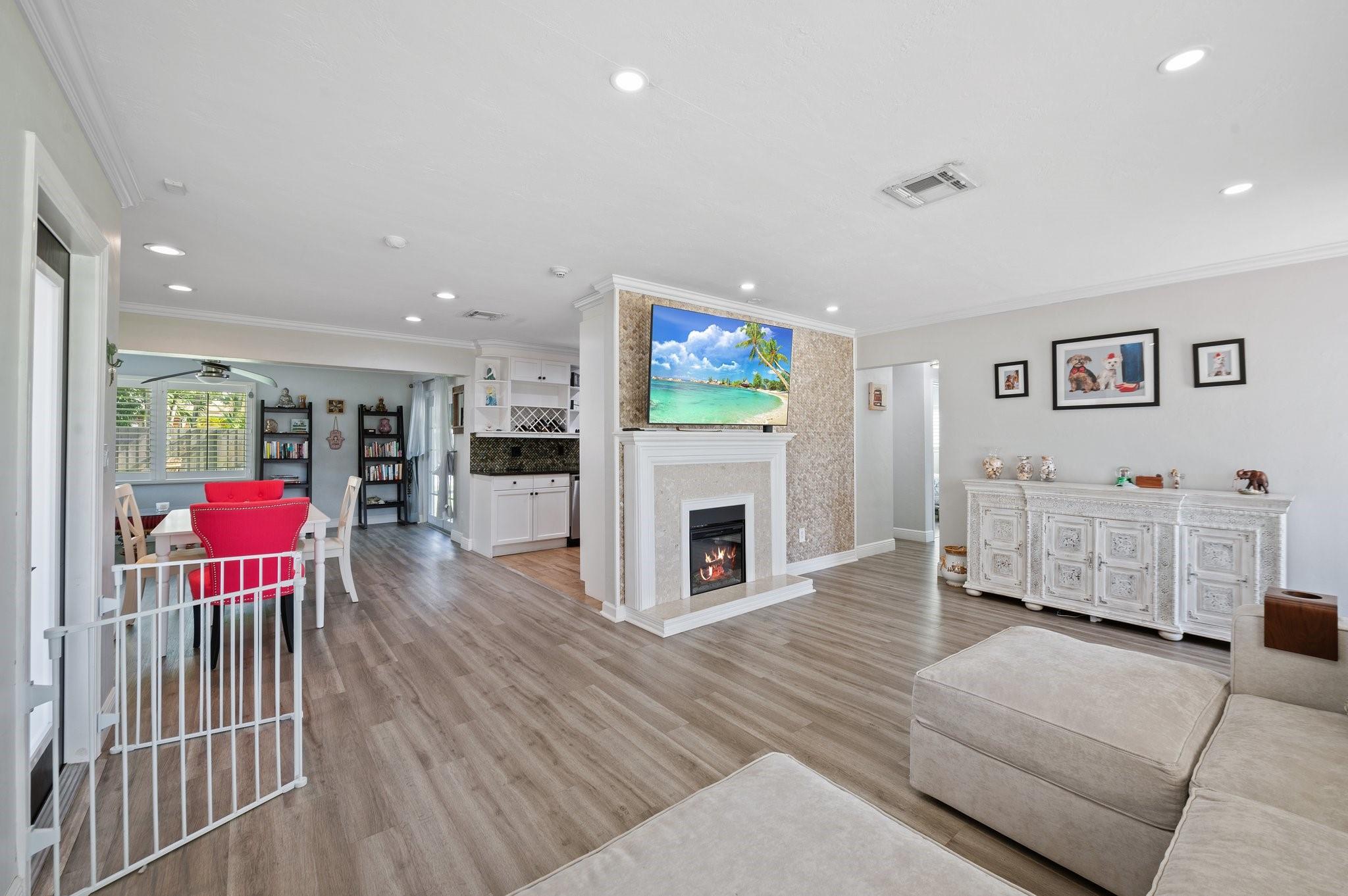 733 NW 28th St