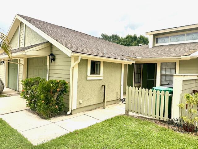 Discover this Charming 2/2 villa, with single car garage and all appliances are included. Newer stainless steel appliances, freshly paint. Newer flooring. Cathedral ceiling with skylight that allow to enjoy natural light. centrally located close to beaches, Hospital, shopping centers, pharmacies. Easy access to I-95 and Turnpike.