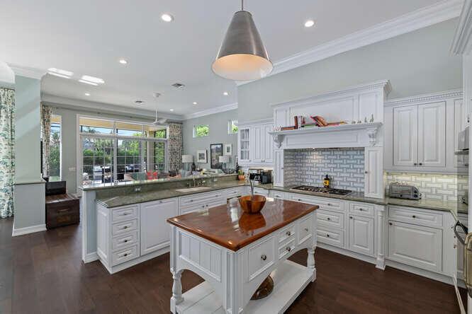 MIZNER ESTATES OF PALM BE - Residential