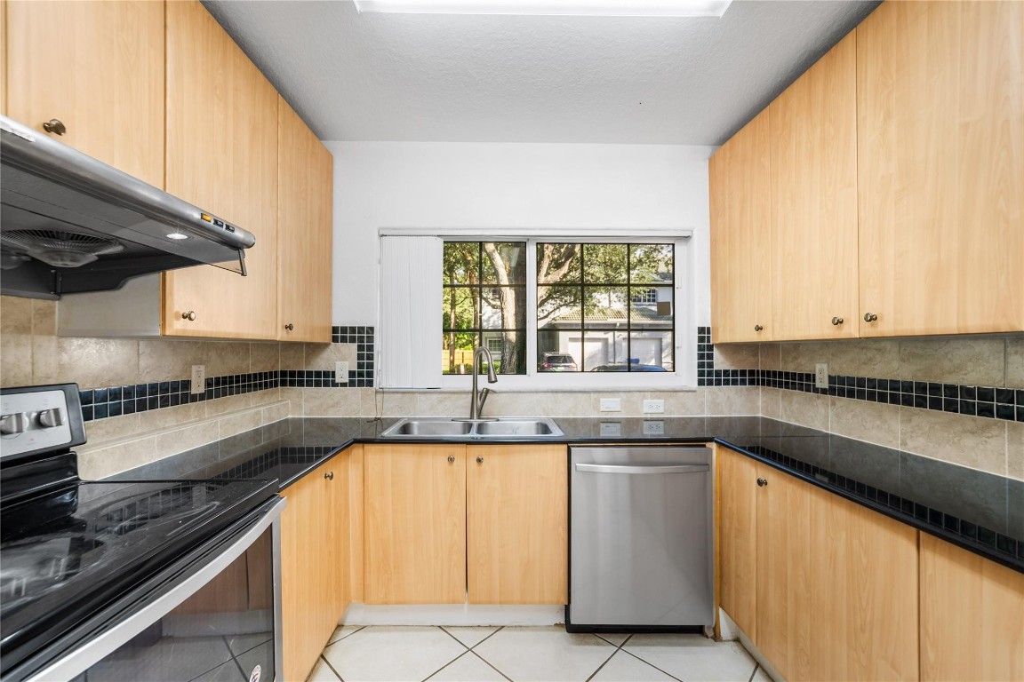 KEY LARGO TOWNHOMES - Residential