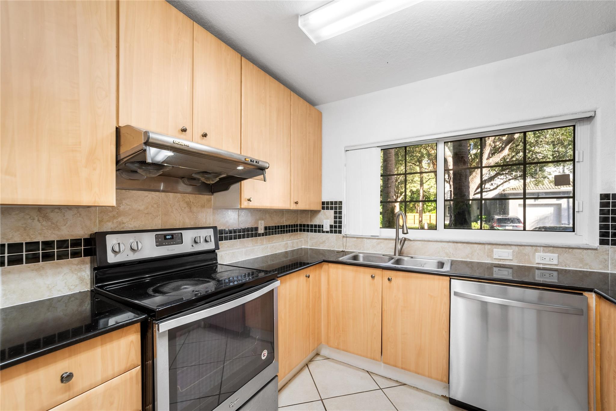KEY LARGO TOWNHOMES - Residential