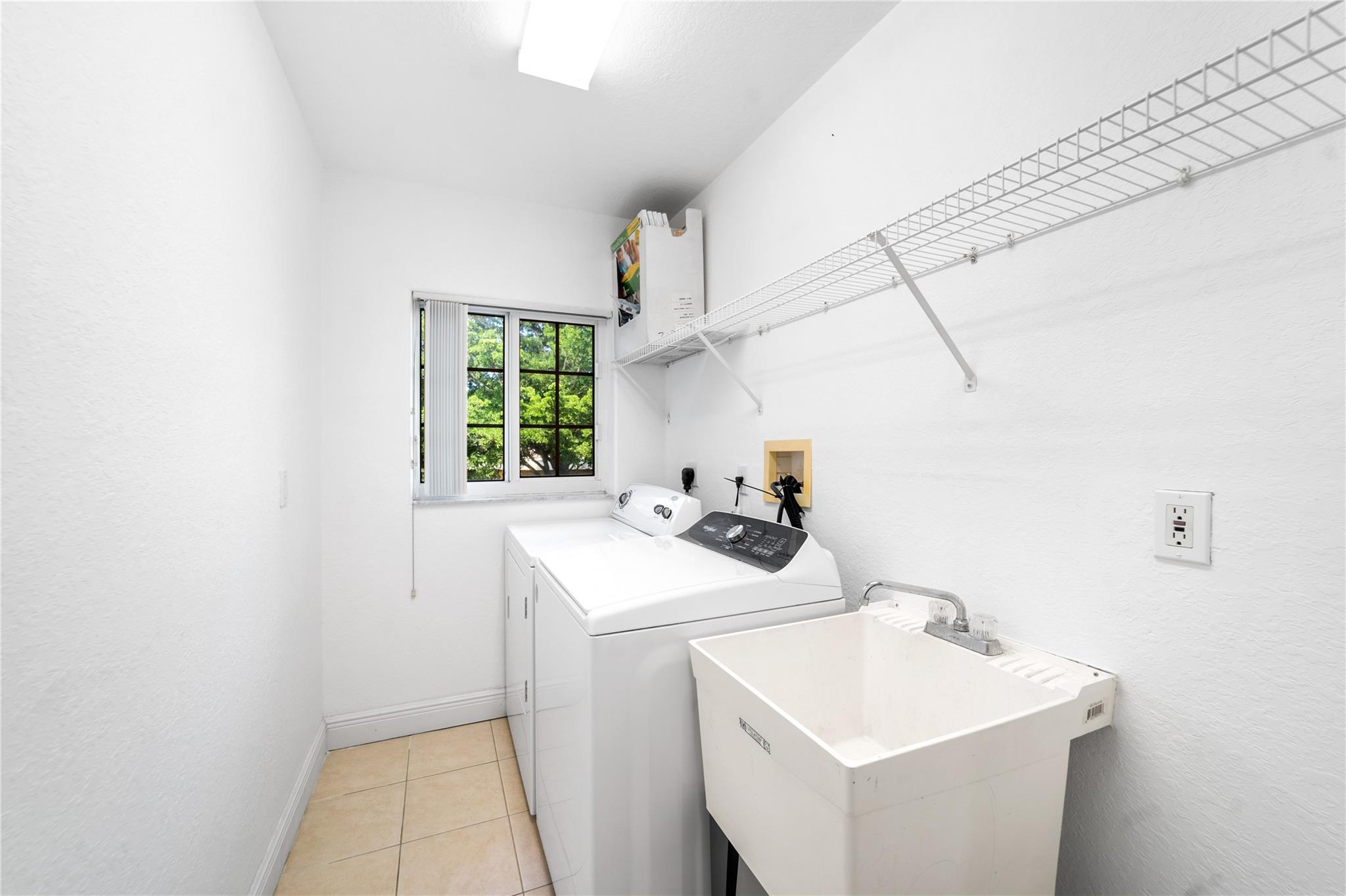KEY LARGO TOWNHOMES - Residential