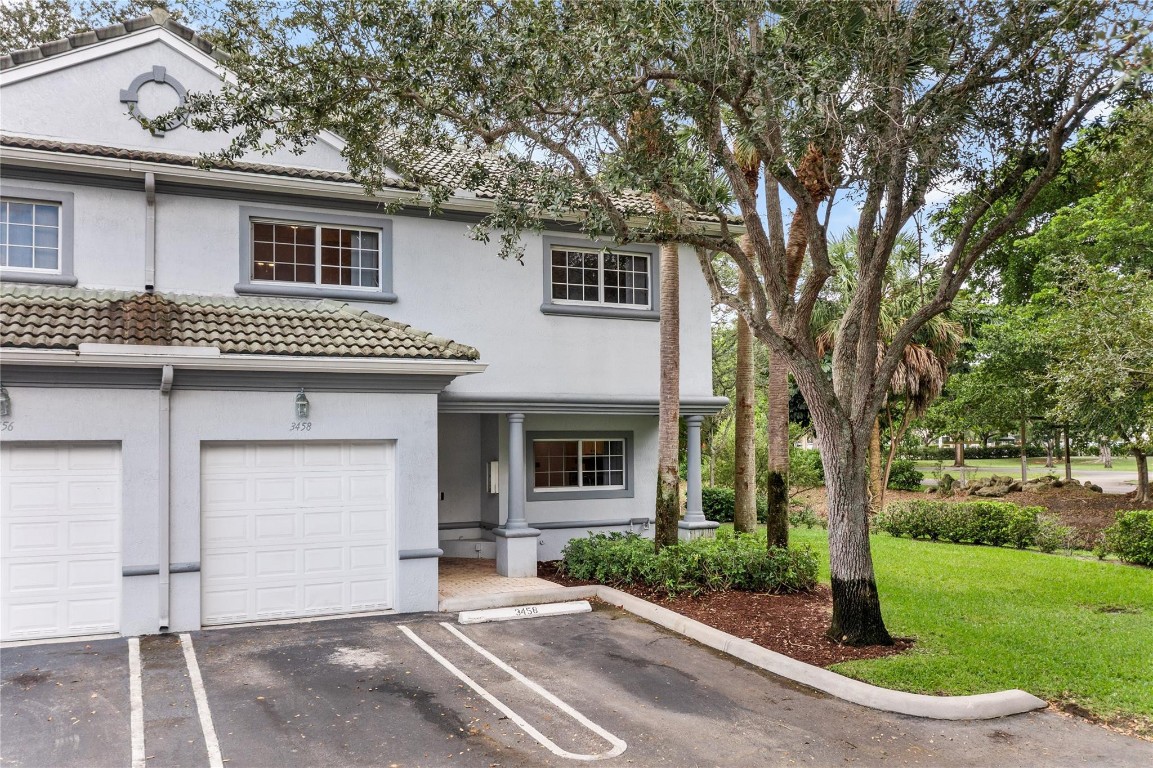 KEY LARGO TOWNHOMES - Residential