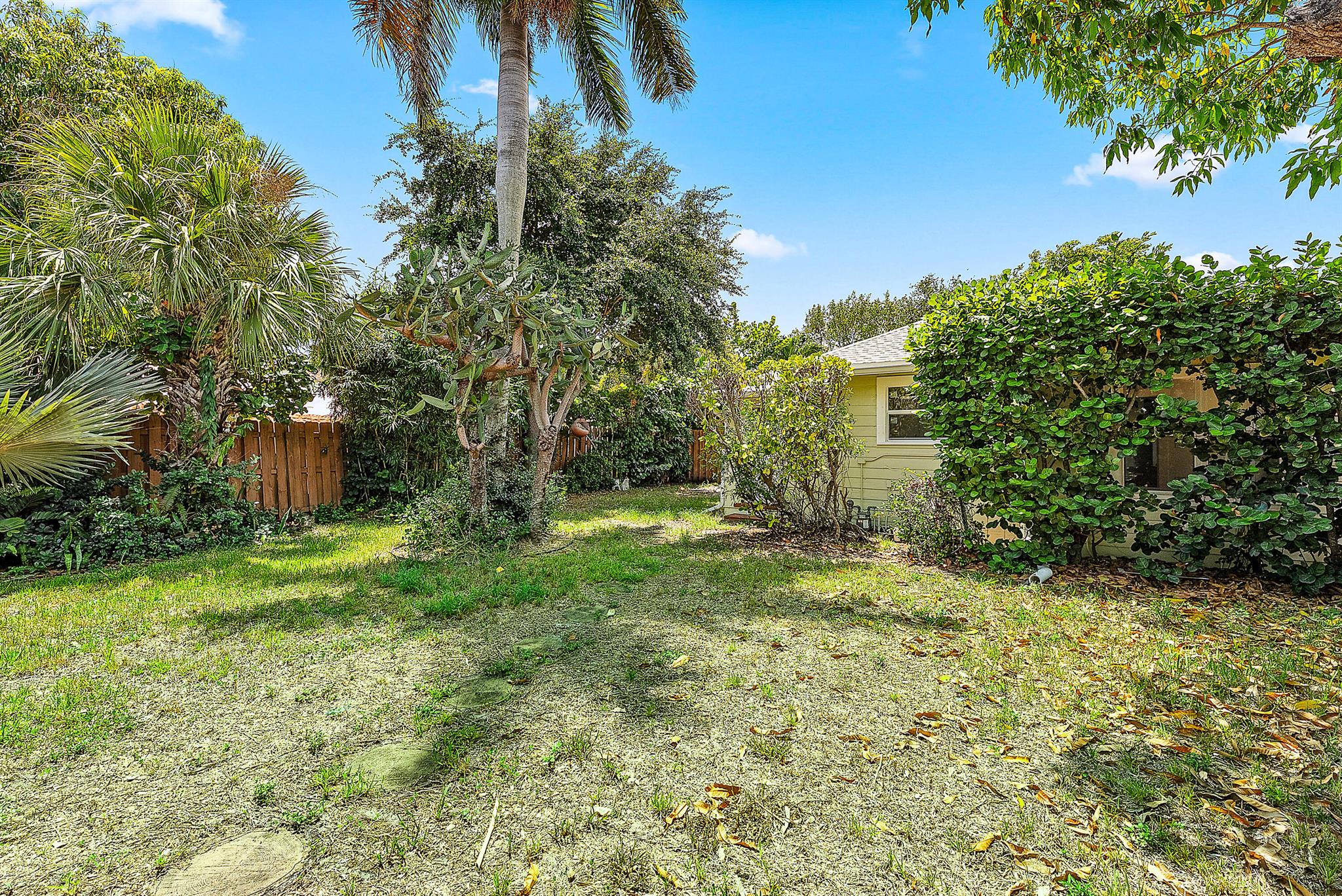 LAKE WORTH TOWN OF - Residential