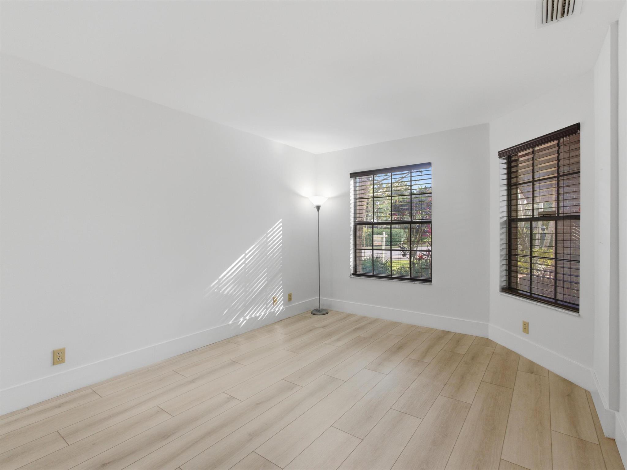 HANOVER SQUARE/WINDY CREE - Residential