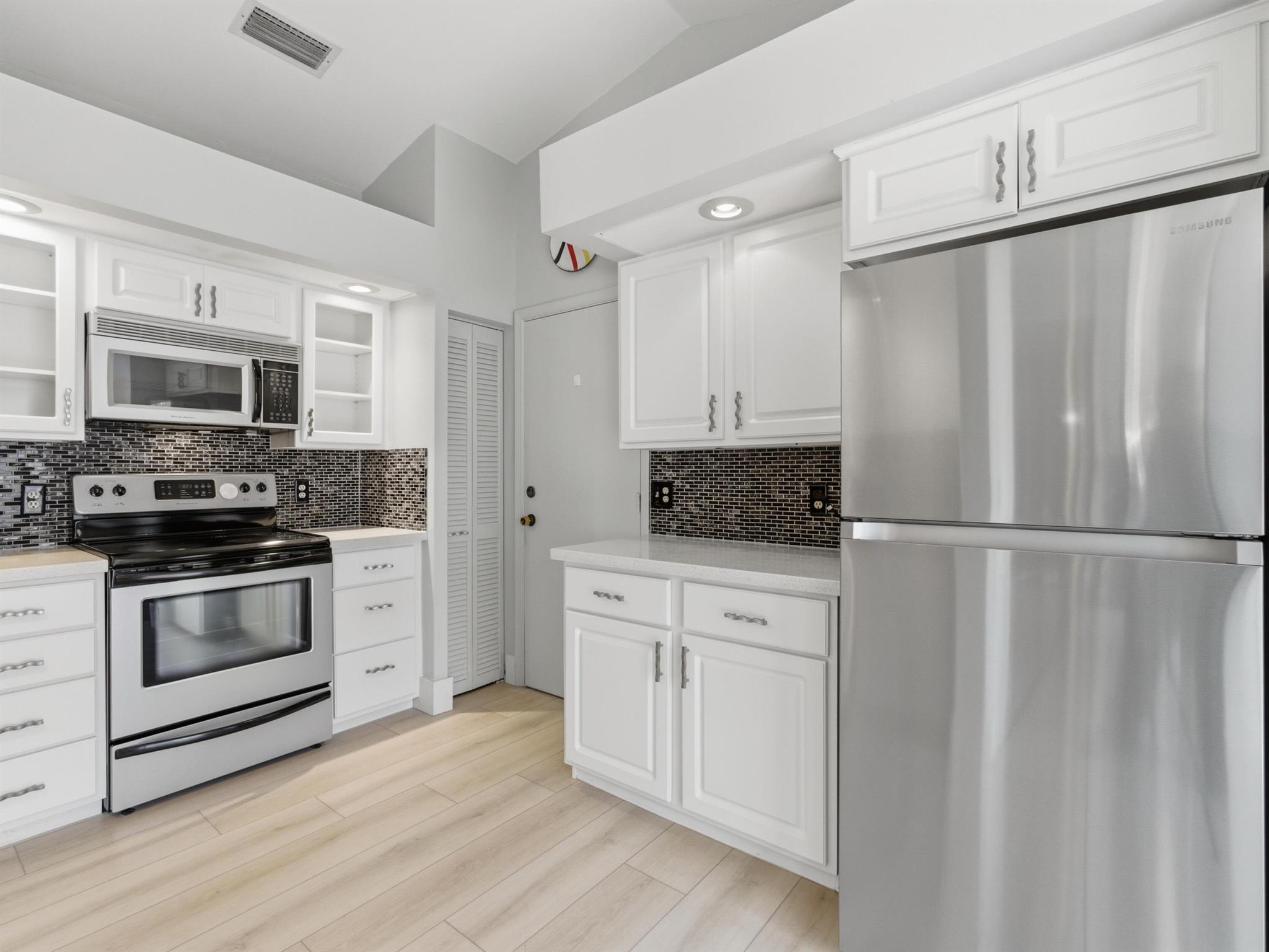 HANOVER SQUARE/WINDY CREE - Residential