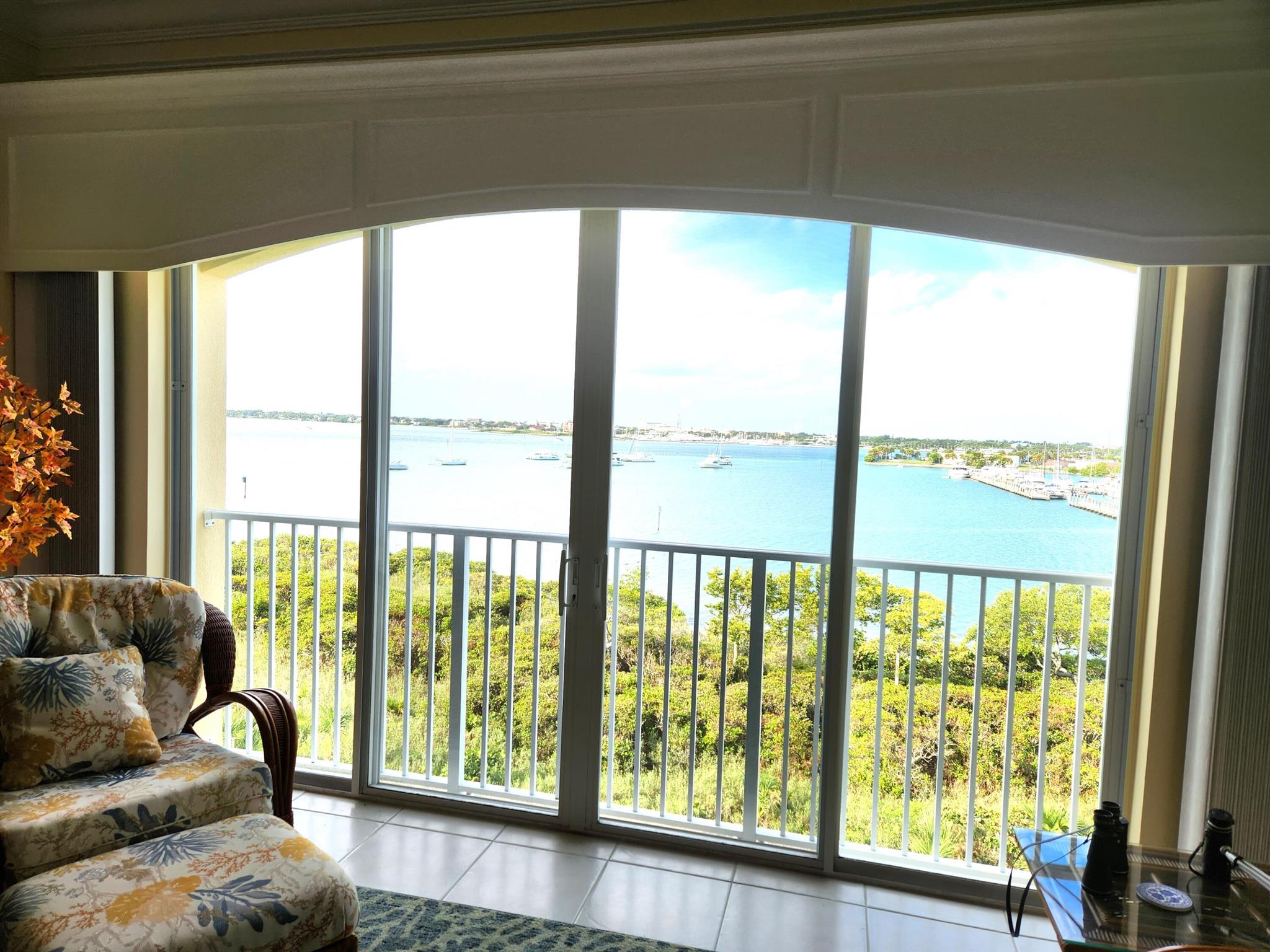 Watch the beautiful sunsets light up the sky from your florida room. This Pent House condo overlooks the Intercoastal Waterway (Indian River) and the Causeway Cove Marina. Also oversees the downtown City lights and fireworks. Tastefully decorated and updated. Close to pool and amenities and extra parking. BBQ near by also.Available for Season.
