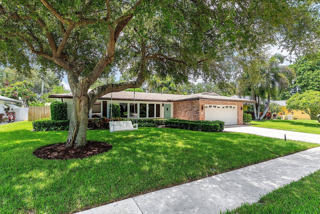 Photo of 1390 NW 4th Street, Boca Raton, FL 33486 (MLS # R11109324)