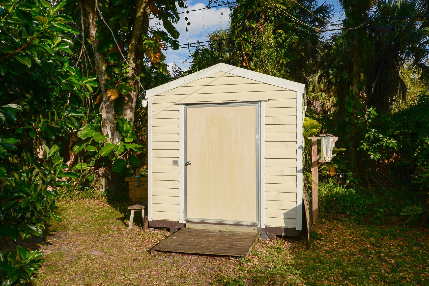 LAKEWOOD TERRACE UNIT 1 - Residential Lease