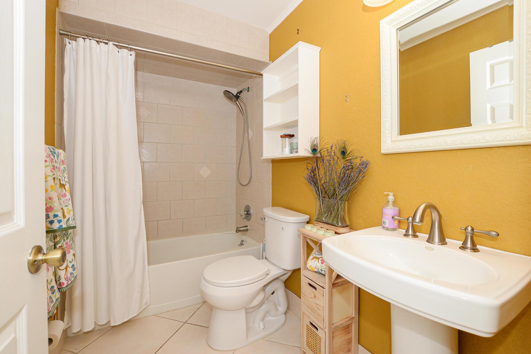 LAKEWOOD TERRACE UNIT 1 - Residential Lease