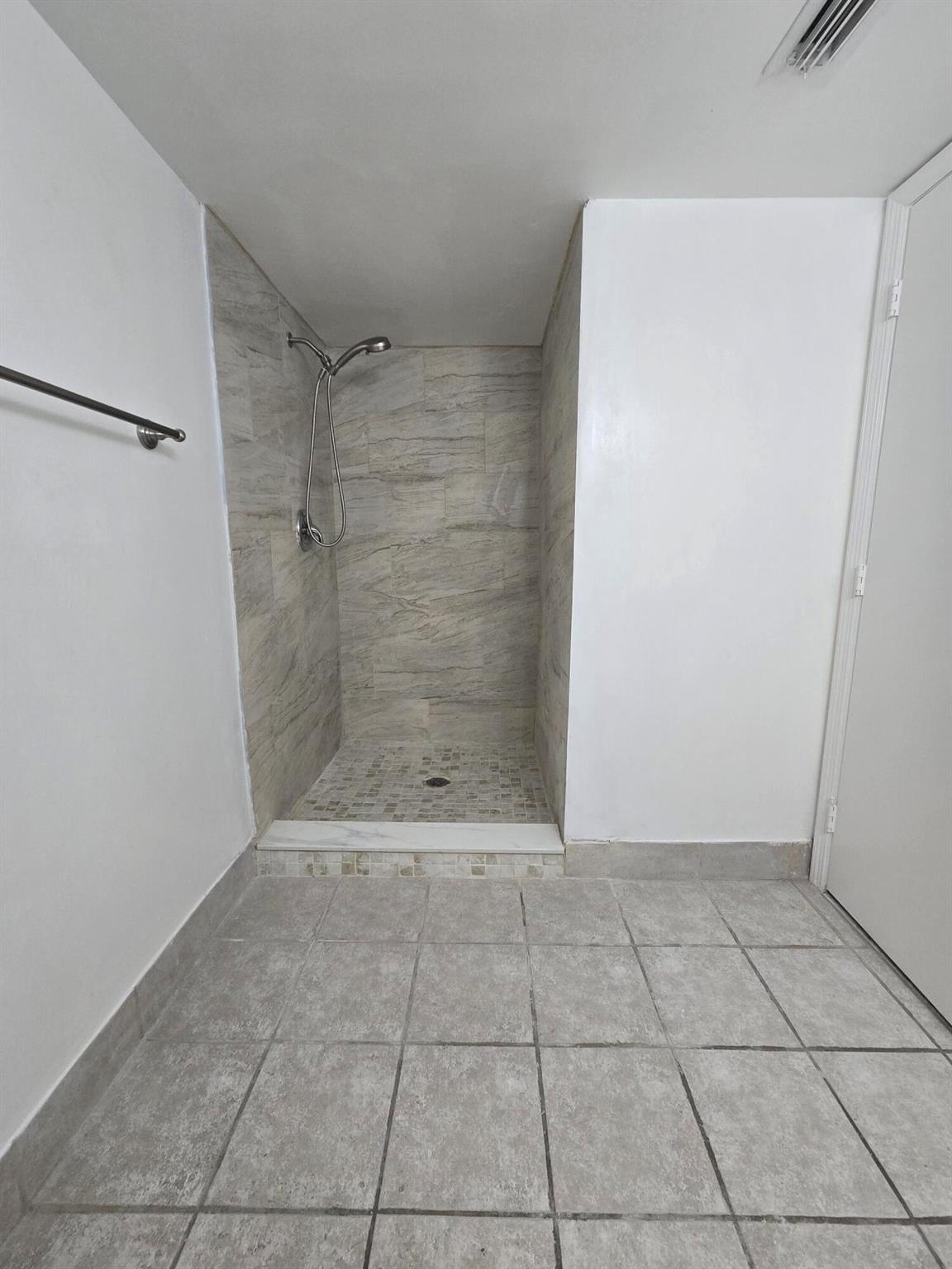 GRAND VIEW AT CRESTWOOD CONDO - Residential Lease