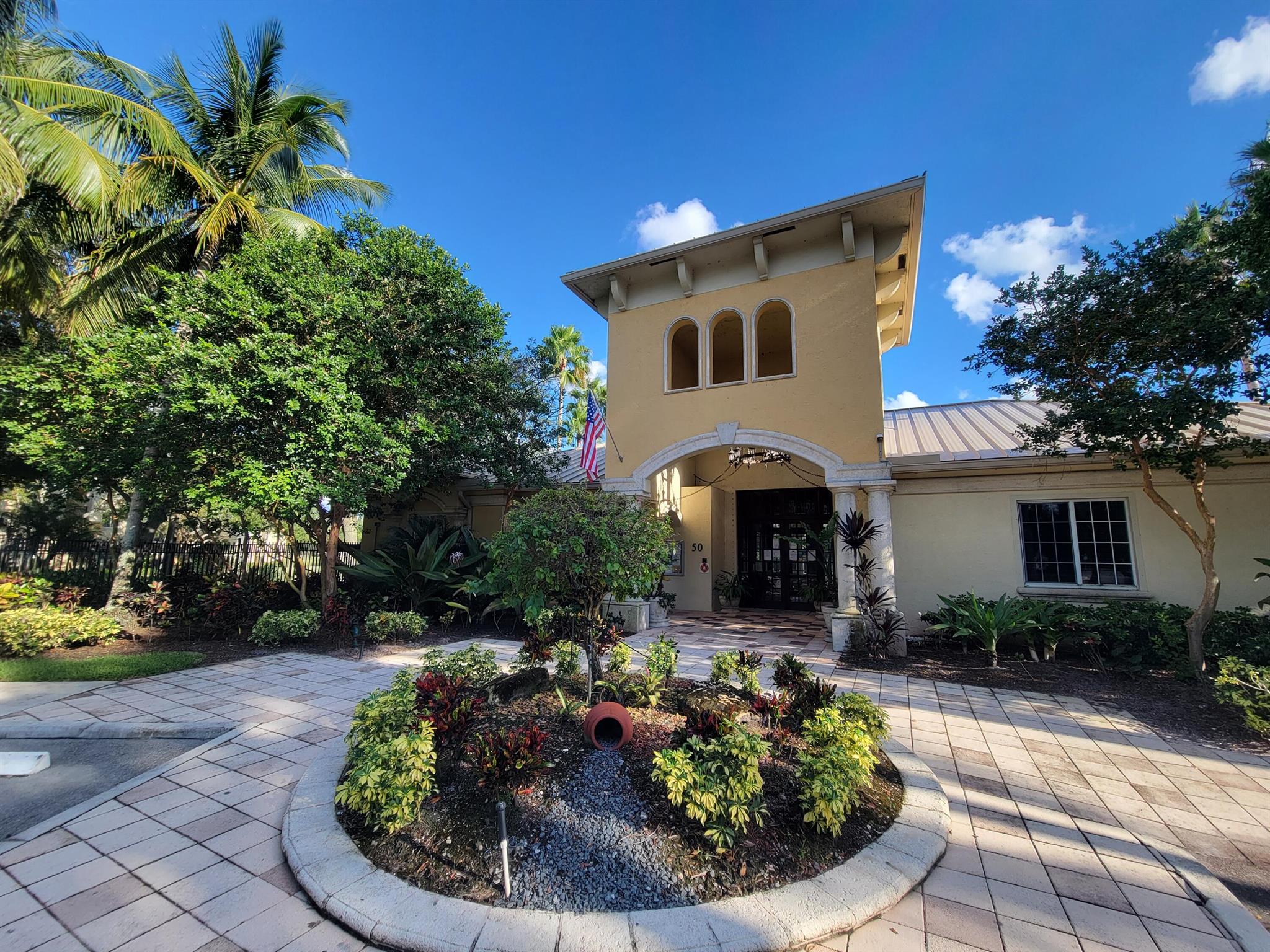 GRAND VIEW AT CRESTWOOD CONDO - Residential Lease