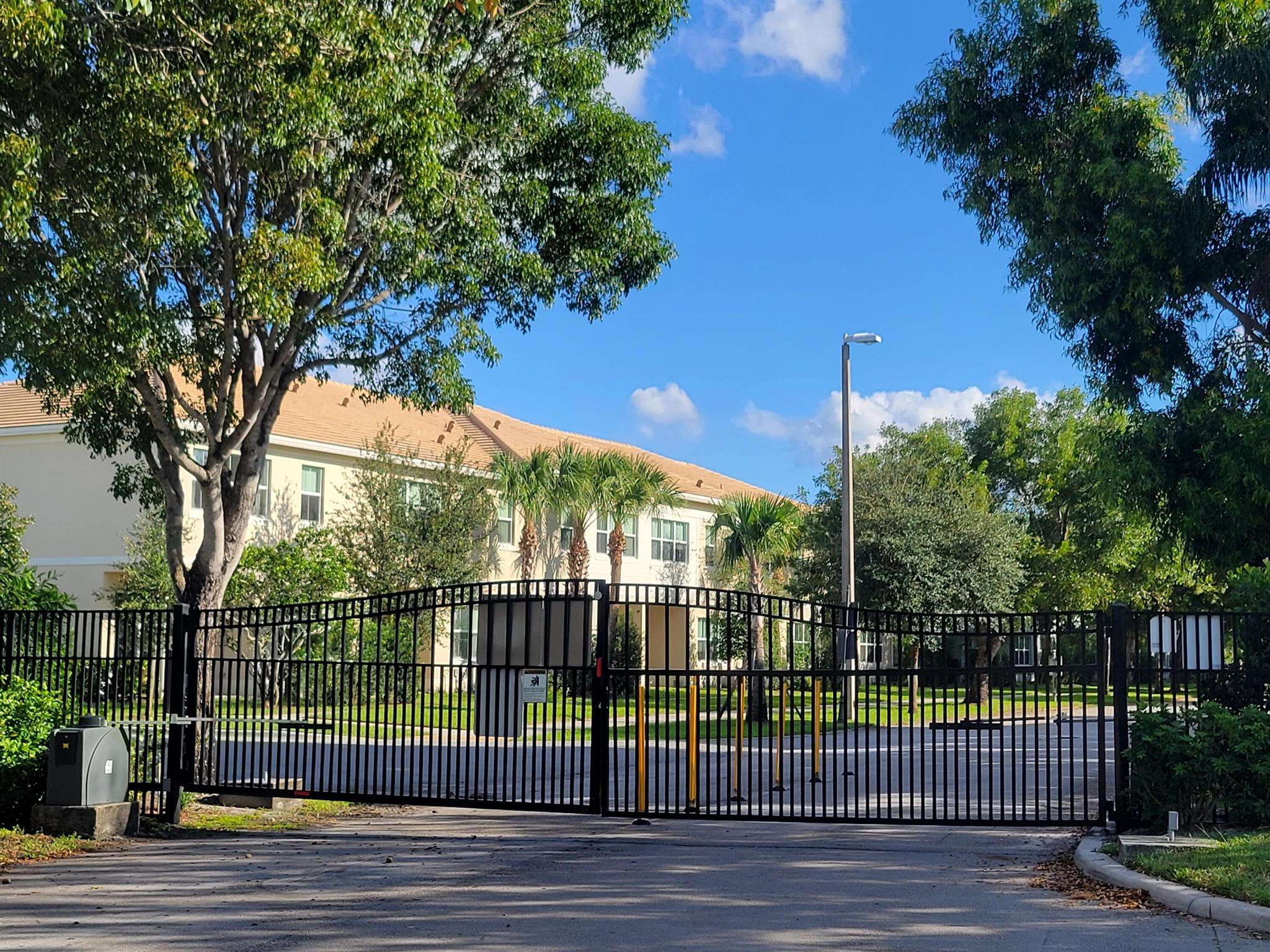 GRAND VIEW AT CRESTWOOD CONDO - Residential Lease