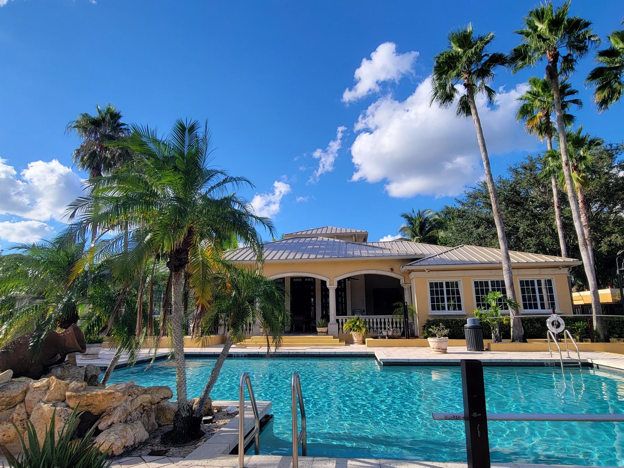 GRAND VIEW AT CRESTWOOD CONDO - Residential Lease