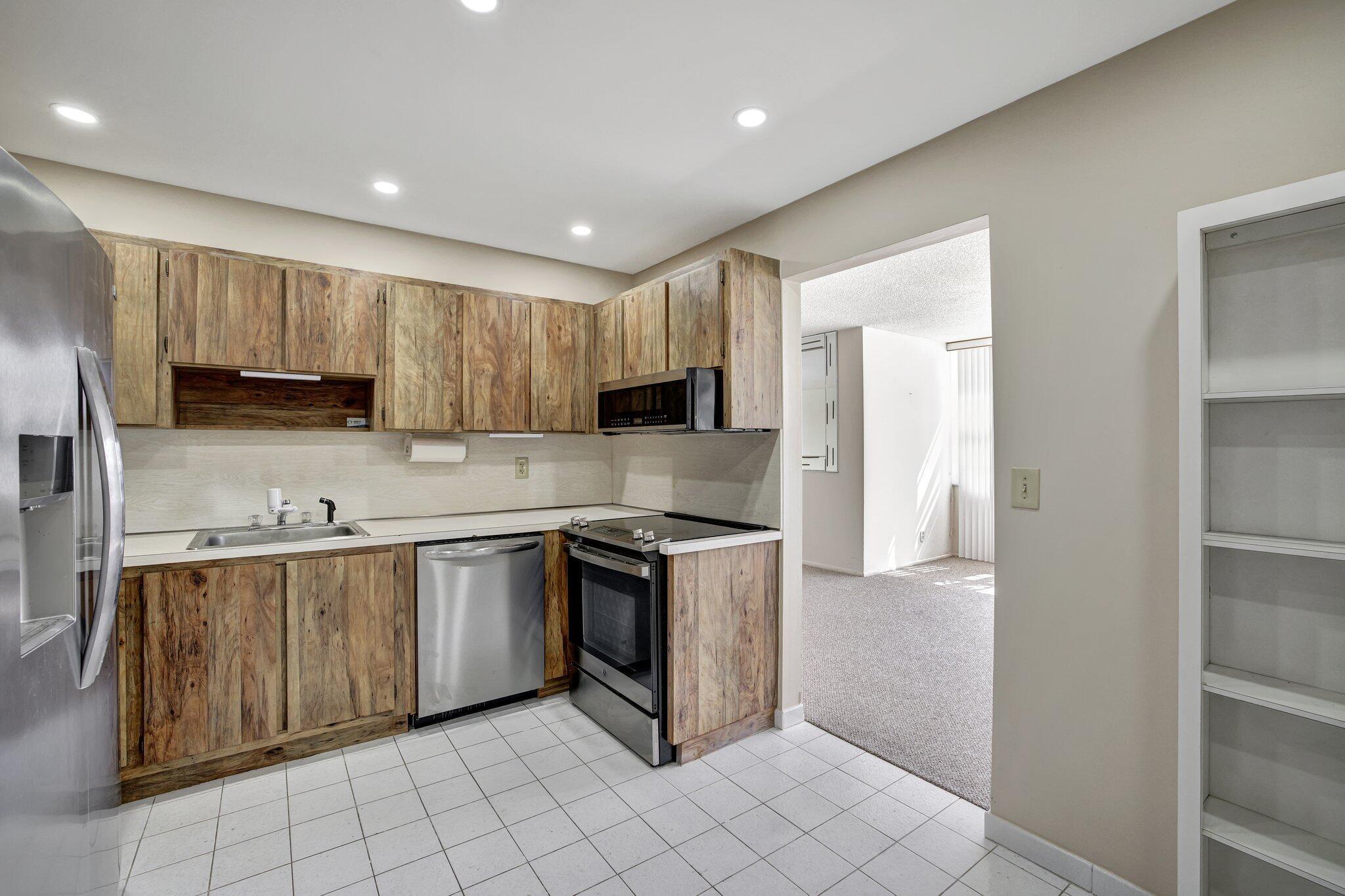 EAST POINT TOWERS CONDO - Residential