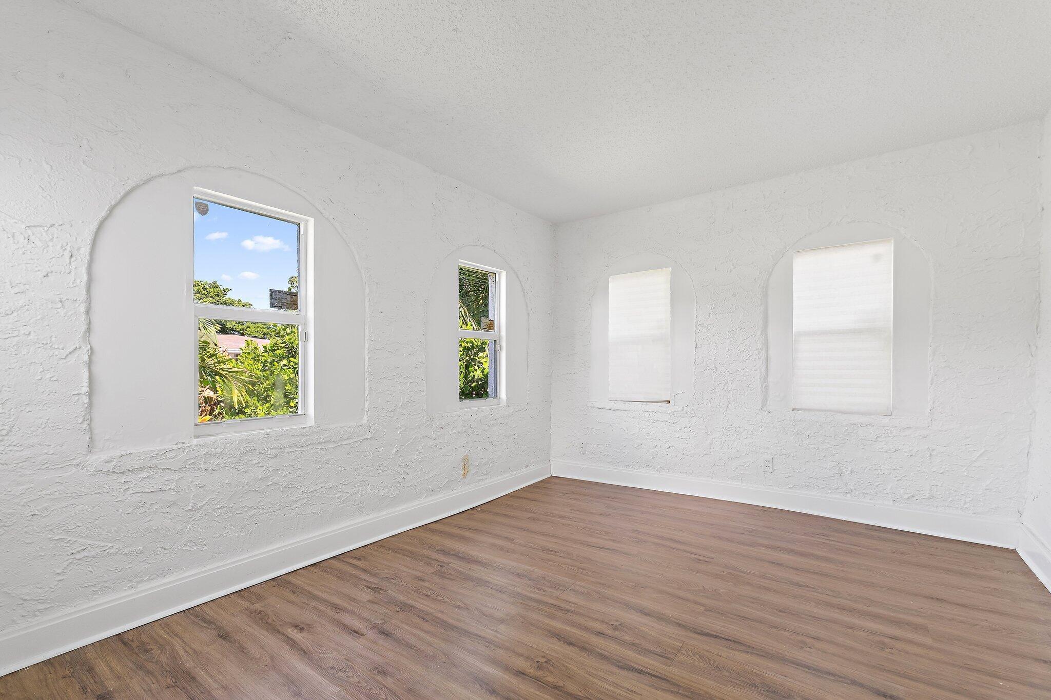 BOYNTON HILLS - Residential