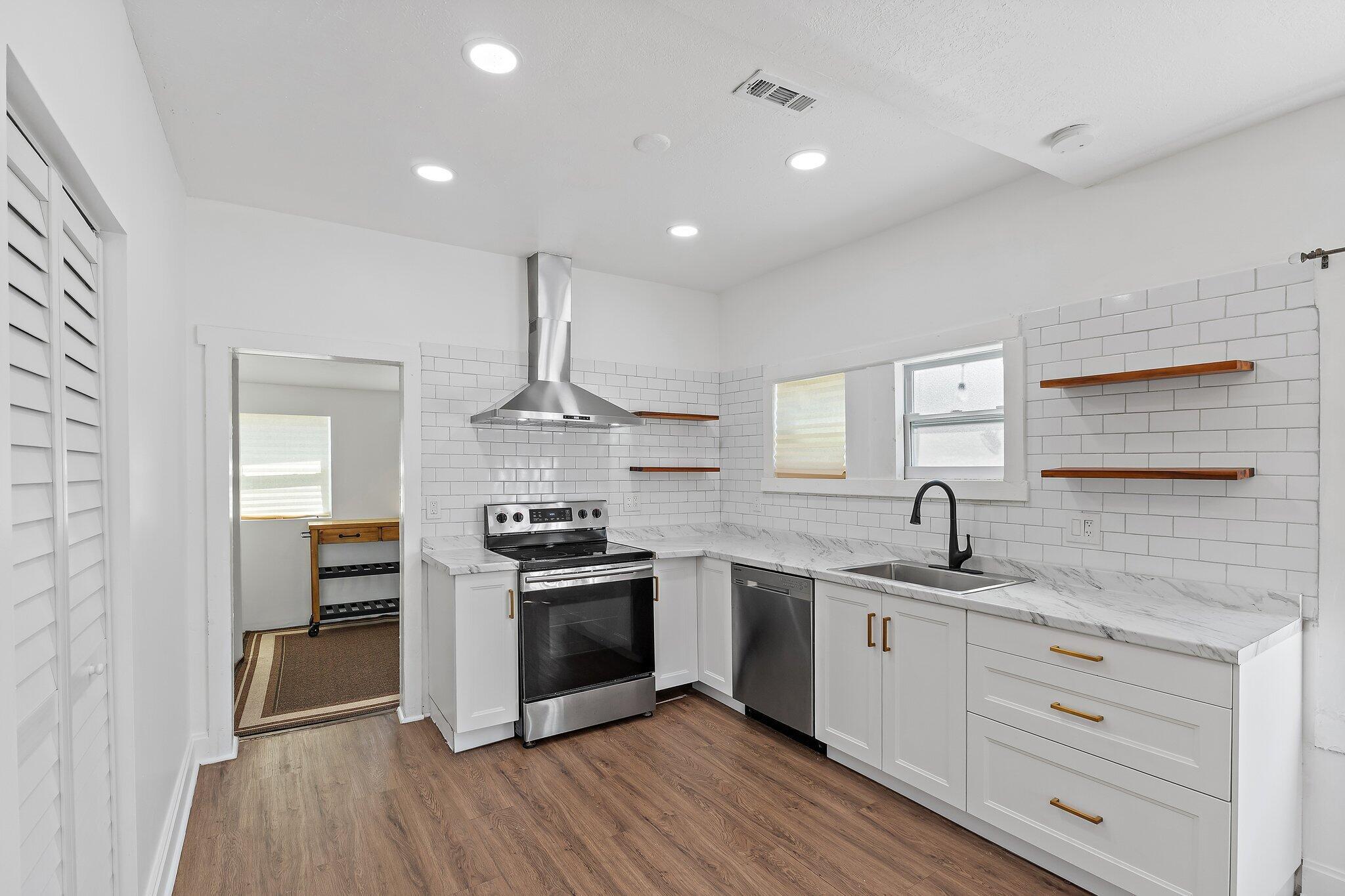 BOYNTON HILLS - Residential
