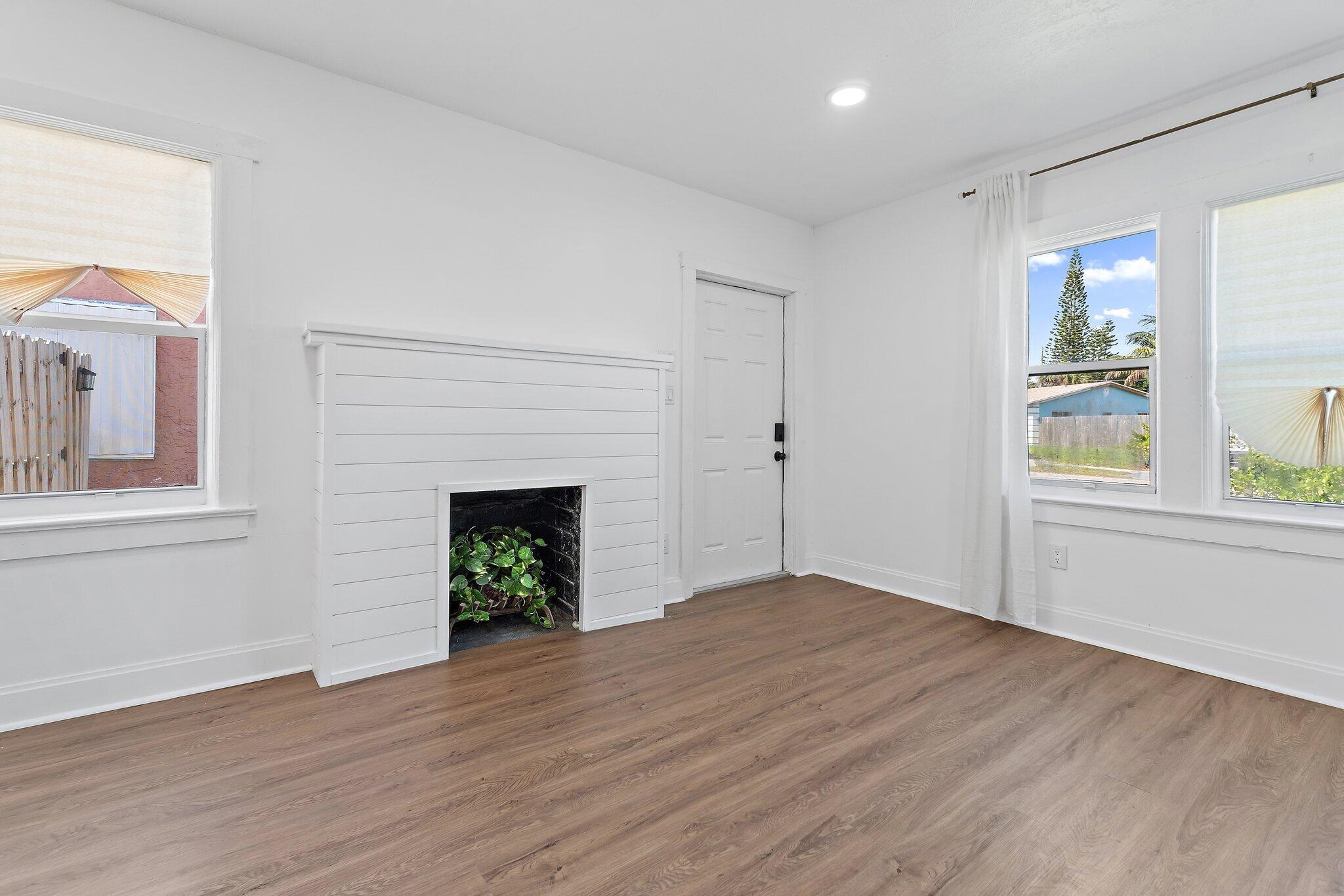 BOYNTON HILLS - Residential
