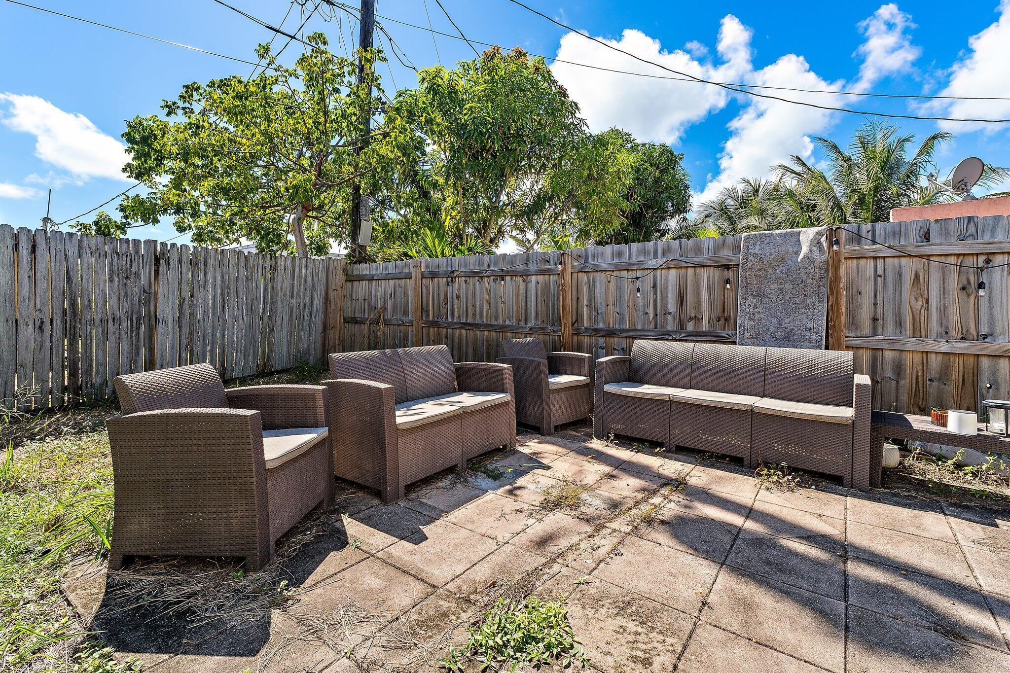 BOYNTON HILLS - Residential