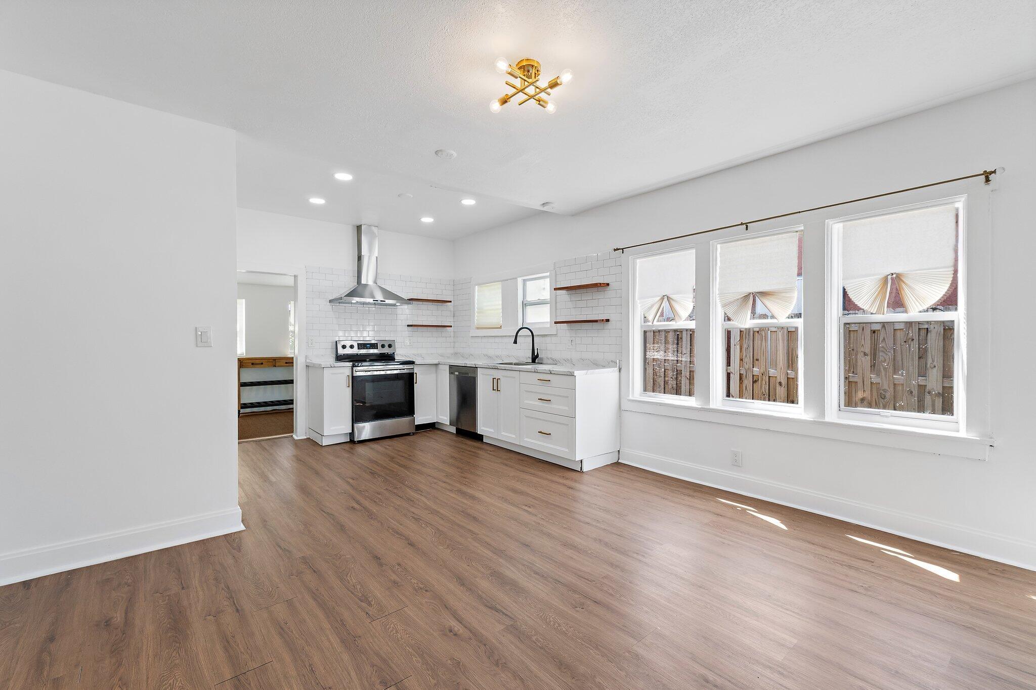 BOYNTON HILLS - Residential