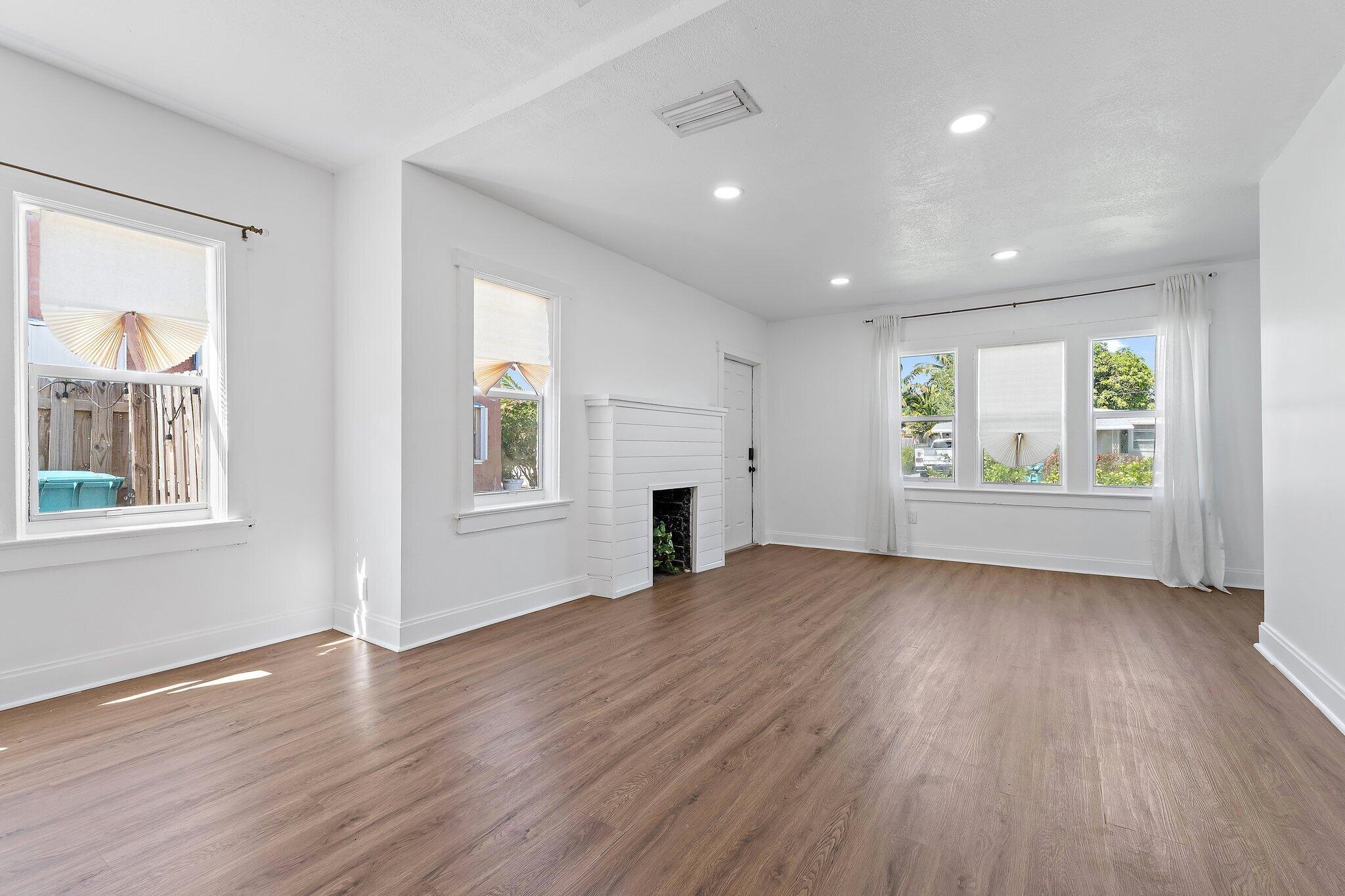 BOYNTON HILLS - Residential