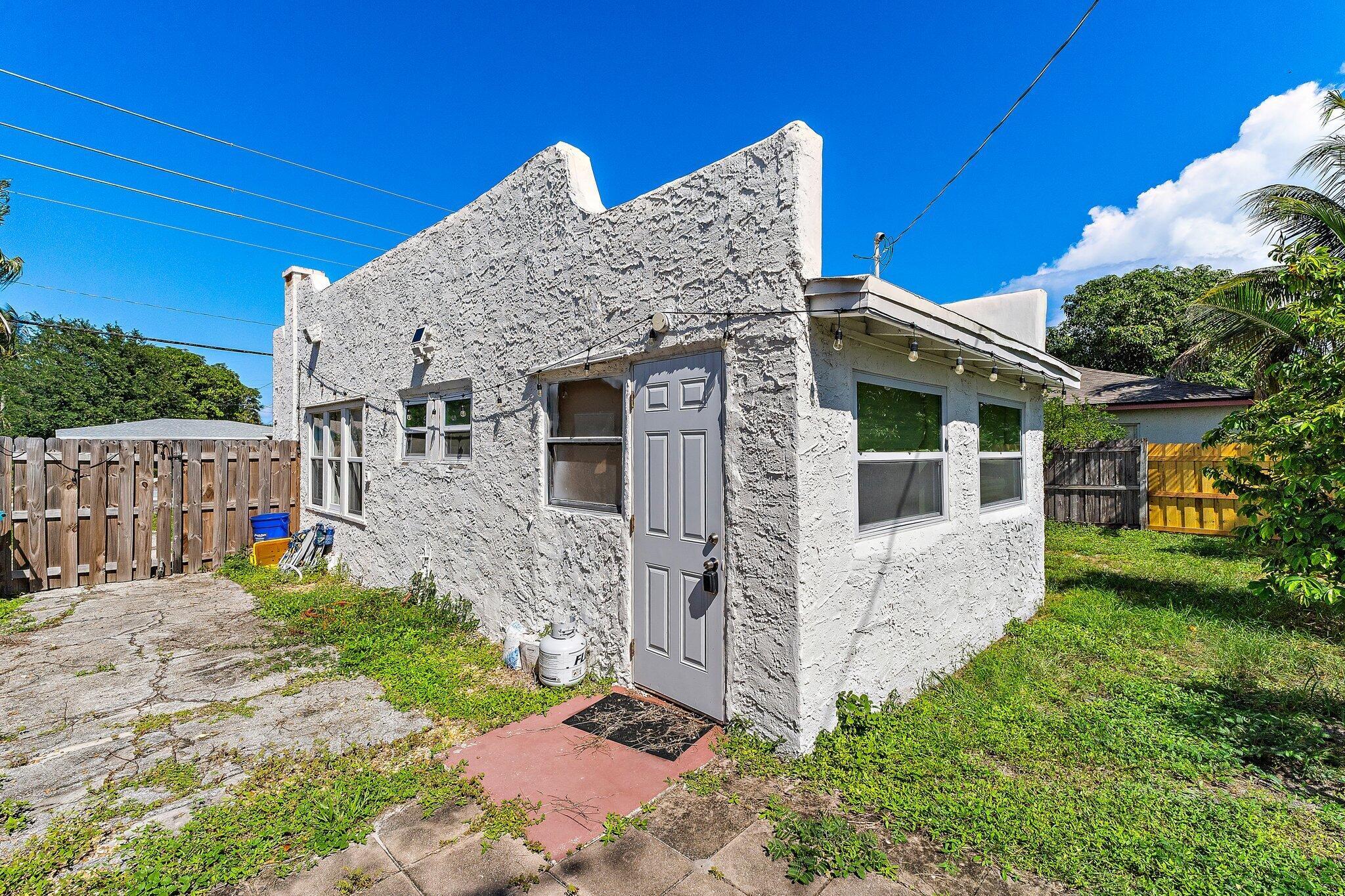 BOYNTON HILLS - Residential