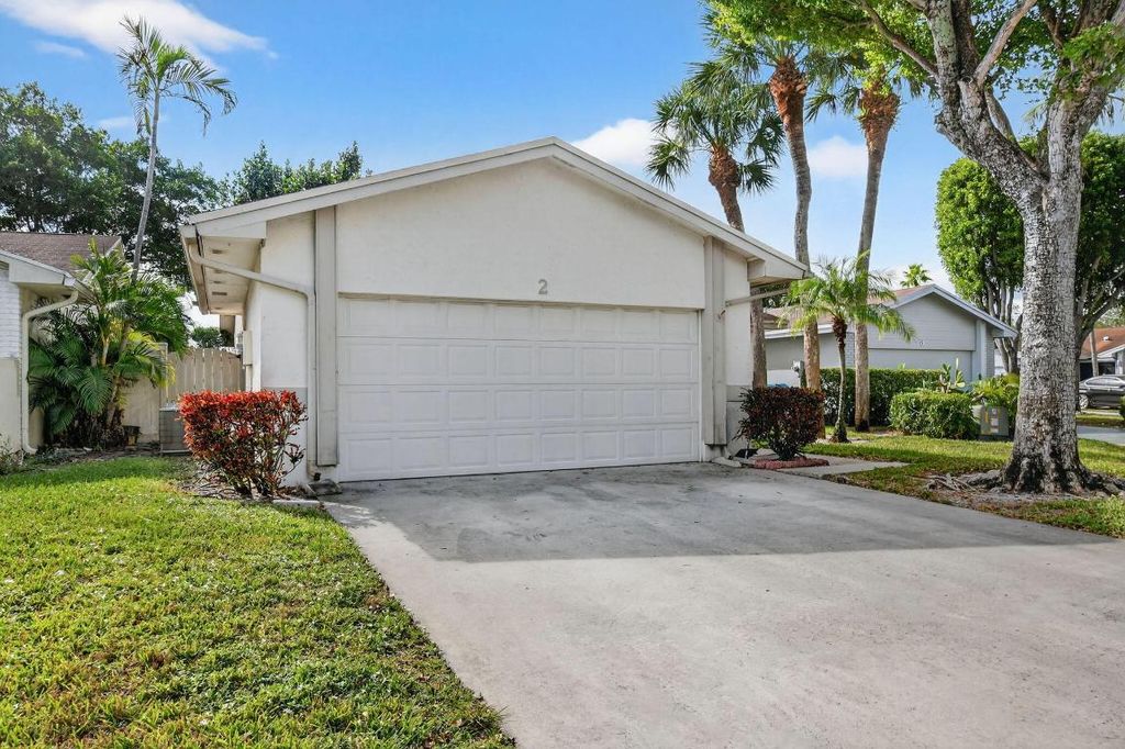 Photo of 2 Cambridge Place, Boynton Beach, FL 33426 (MLS # R11143897)