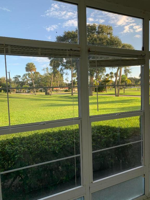 VISTA ROYALE PHASE IV BLDGS 83-111 - Residential Lease