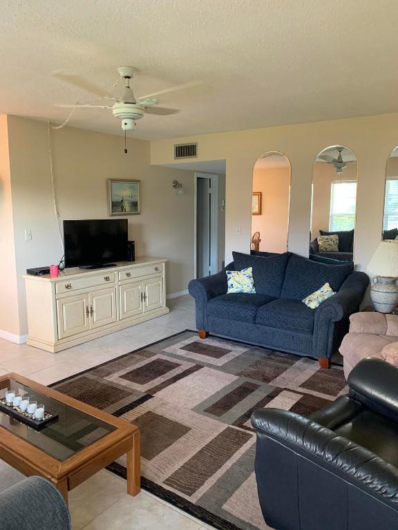 VISTA ROYALE PHASE IV BLDGS 83-111 - Residential Lease