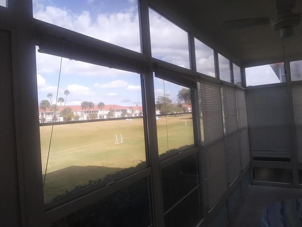 VISTA ROYALE PHASE IV BLDGS 83-111 - Residential Lease