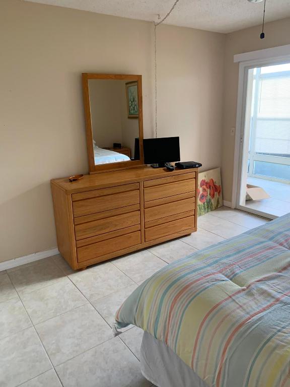 VISTA ROYALE PHASE IV BLDGS 83-111 - Residential Lease