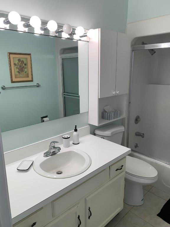 VISTA ROYALE PHASE IV BLDGS 83-111 - Residential Lease