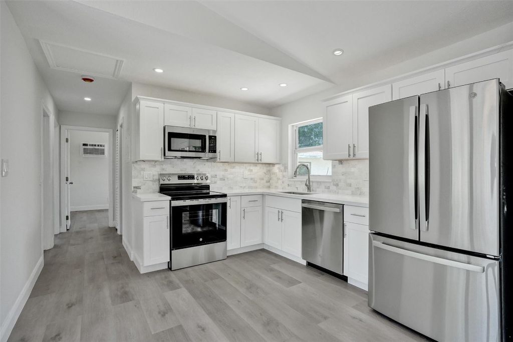 Photo of 421 SW 22nd Avenue, Fort Lauderdale, FL 33312 (MLS # F10500324)