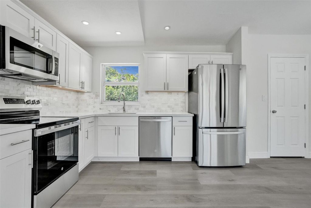 Photo of 421 SW 22nd Avenue, Fort Lauderdale, FL 33312 (MLS # F10500324)