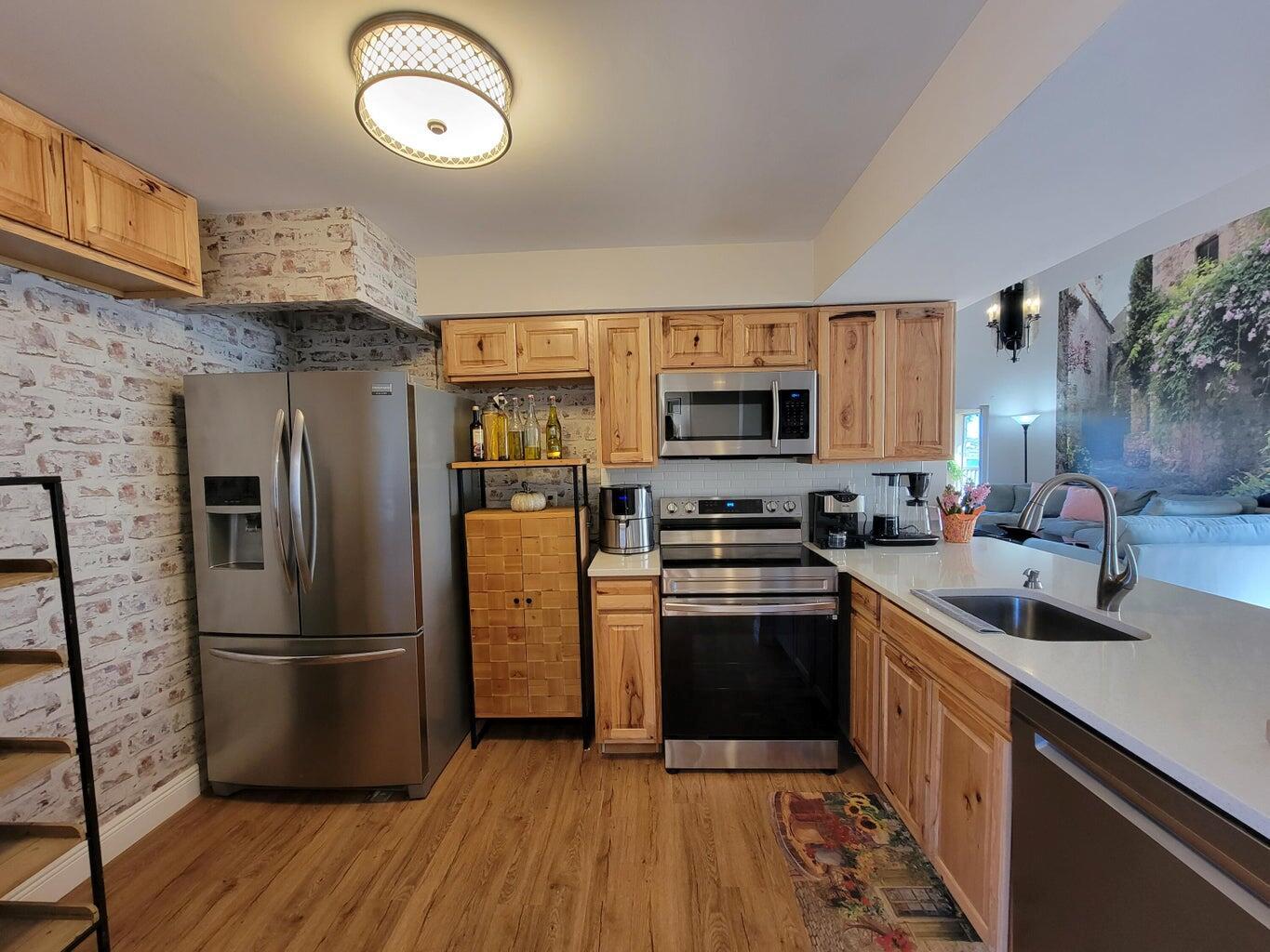 STERLING VILLAGES OF PALM - Residential Lease