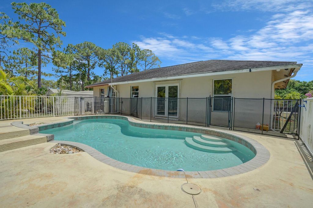 Photo of 15315 88th Place N, Loxahatchee, FL 33470 (MLS # R10982076)