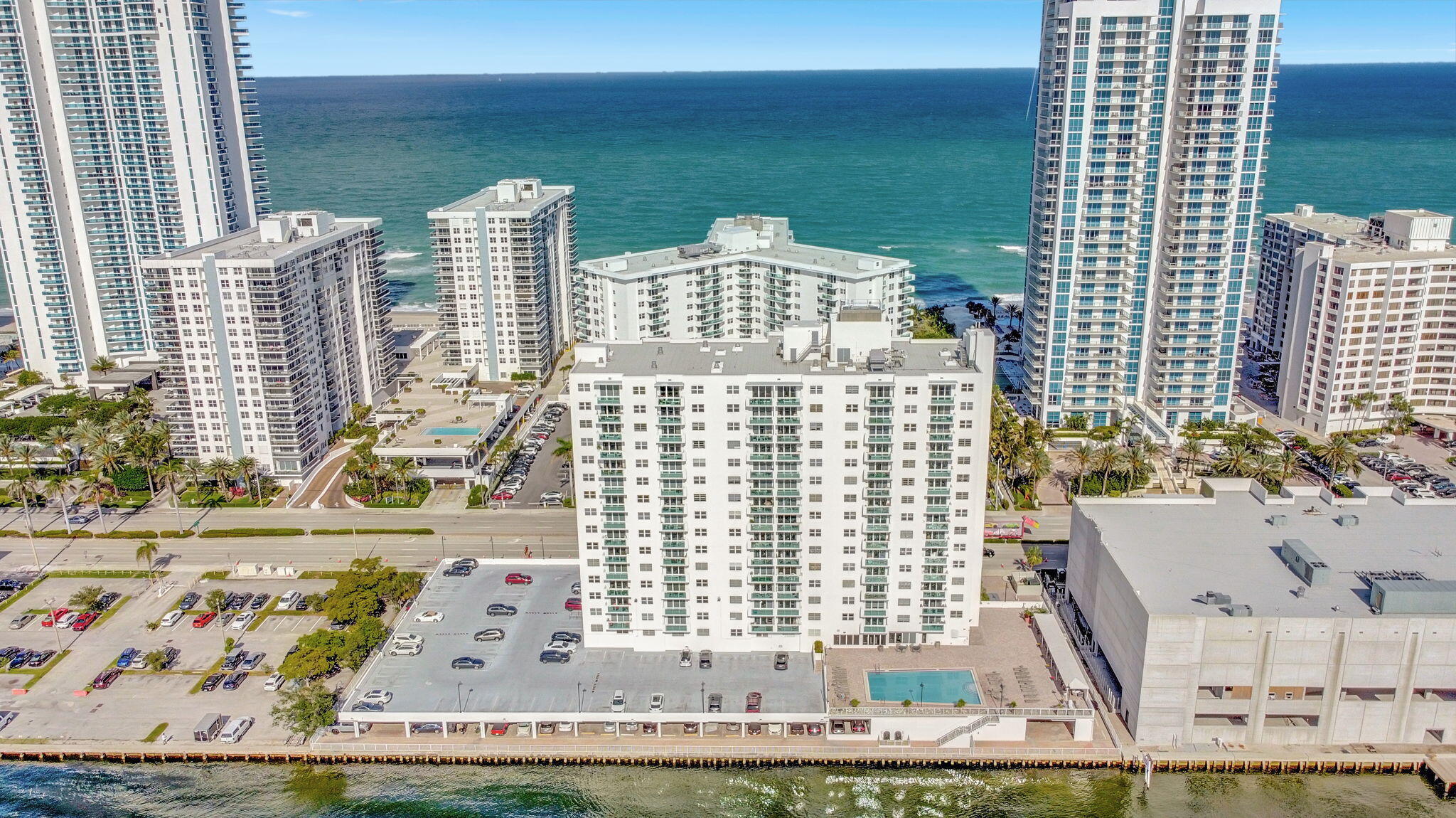RESIDENCES ON HOLLYWOOD BEACH - Residential Lease