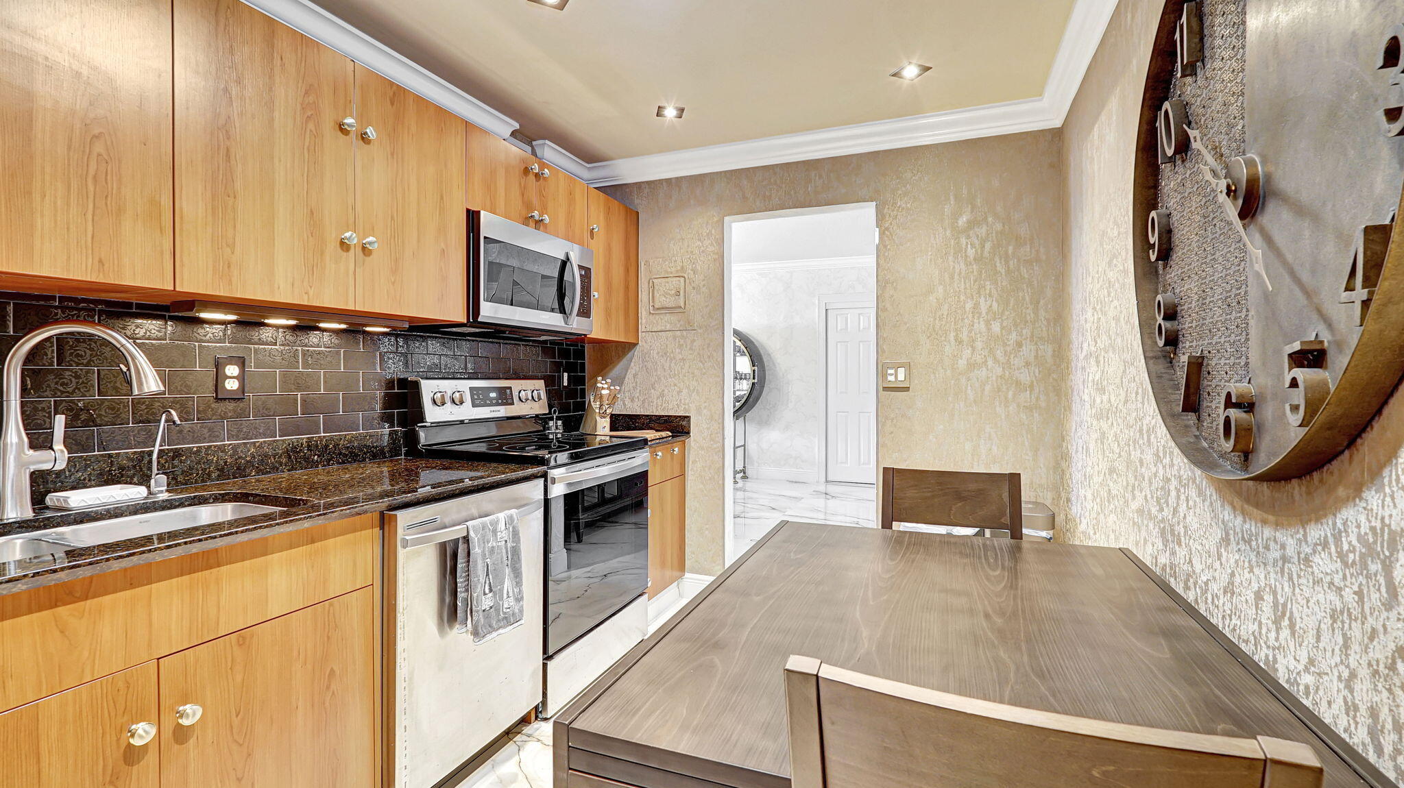 RESIDENCES ON HOLLYWOOD BEACH - Residential Lease