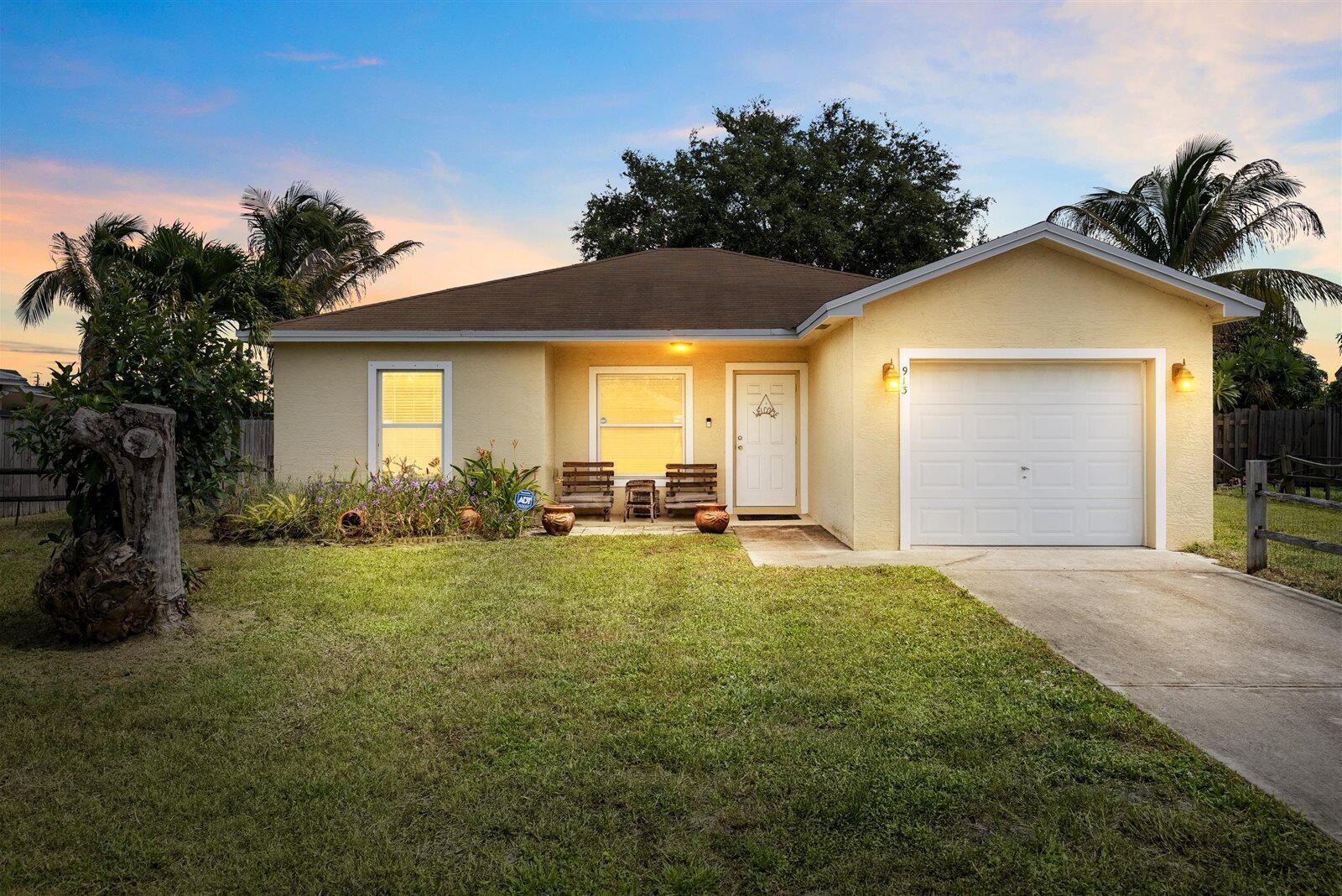 913 SE FORREST PARK Drive