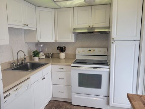 2671 S Course Dr 203 Pompano Beach FL 33069