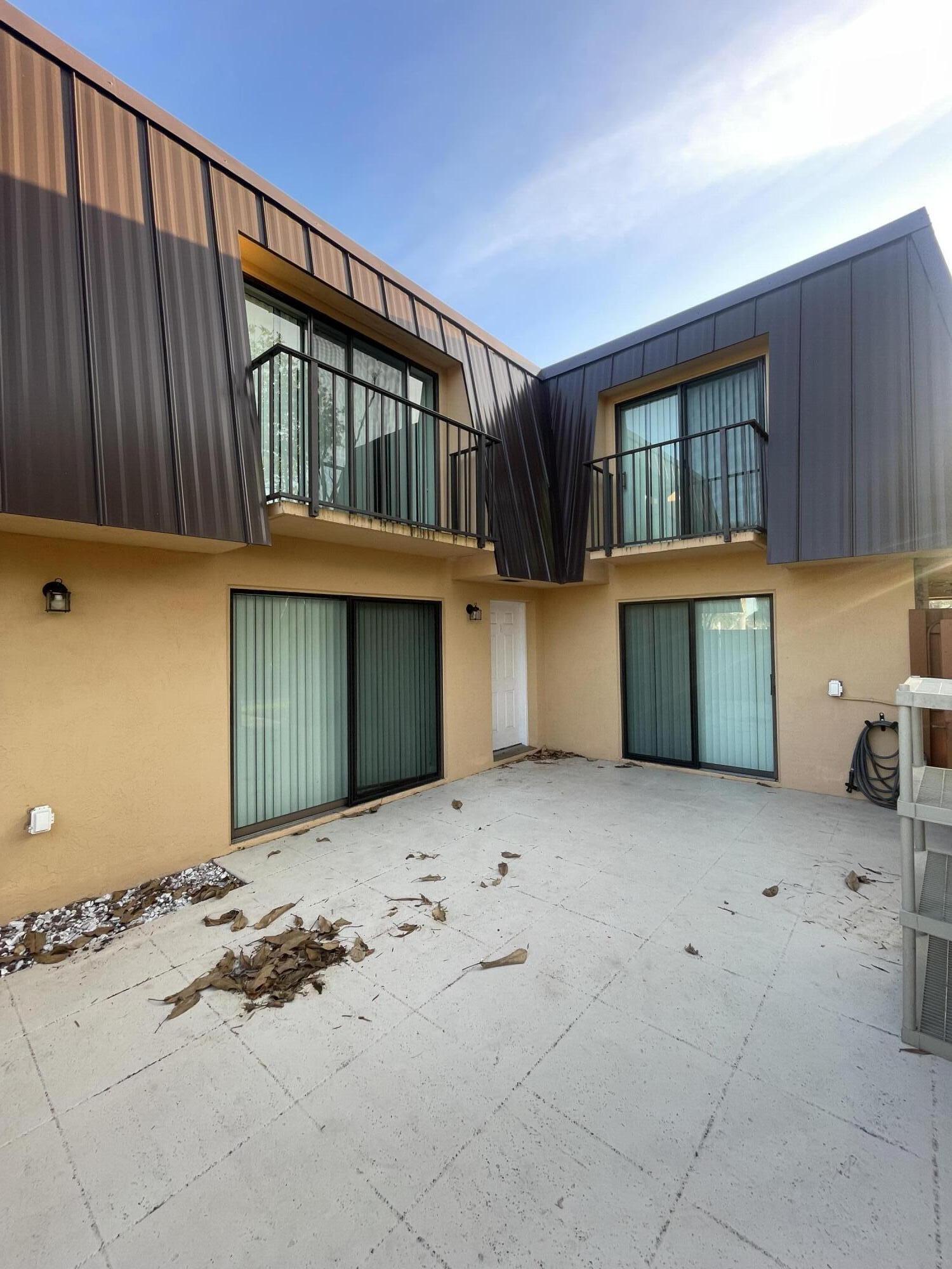 EMERALD LAKES - Residential Lease