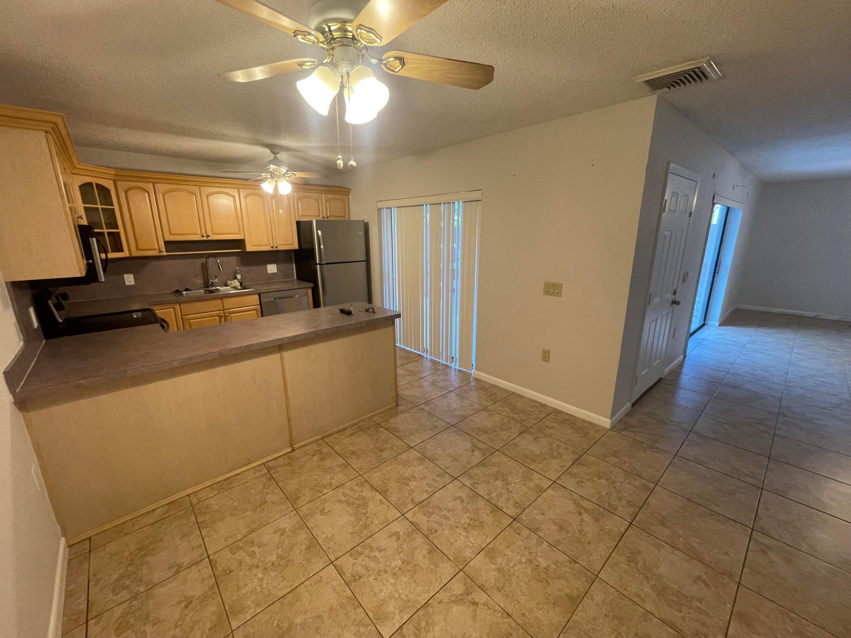 EMERALD LAKES - Residential Lease