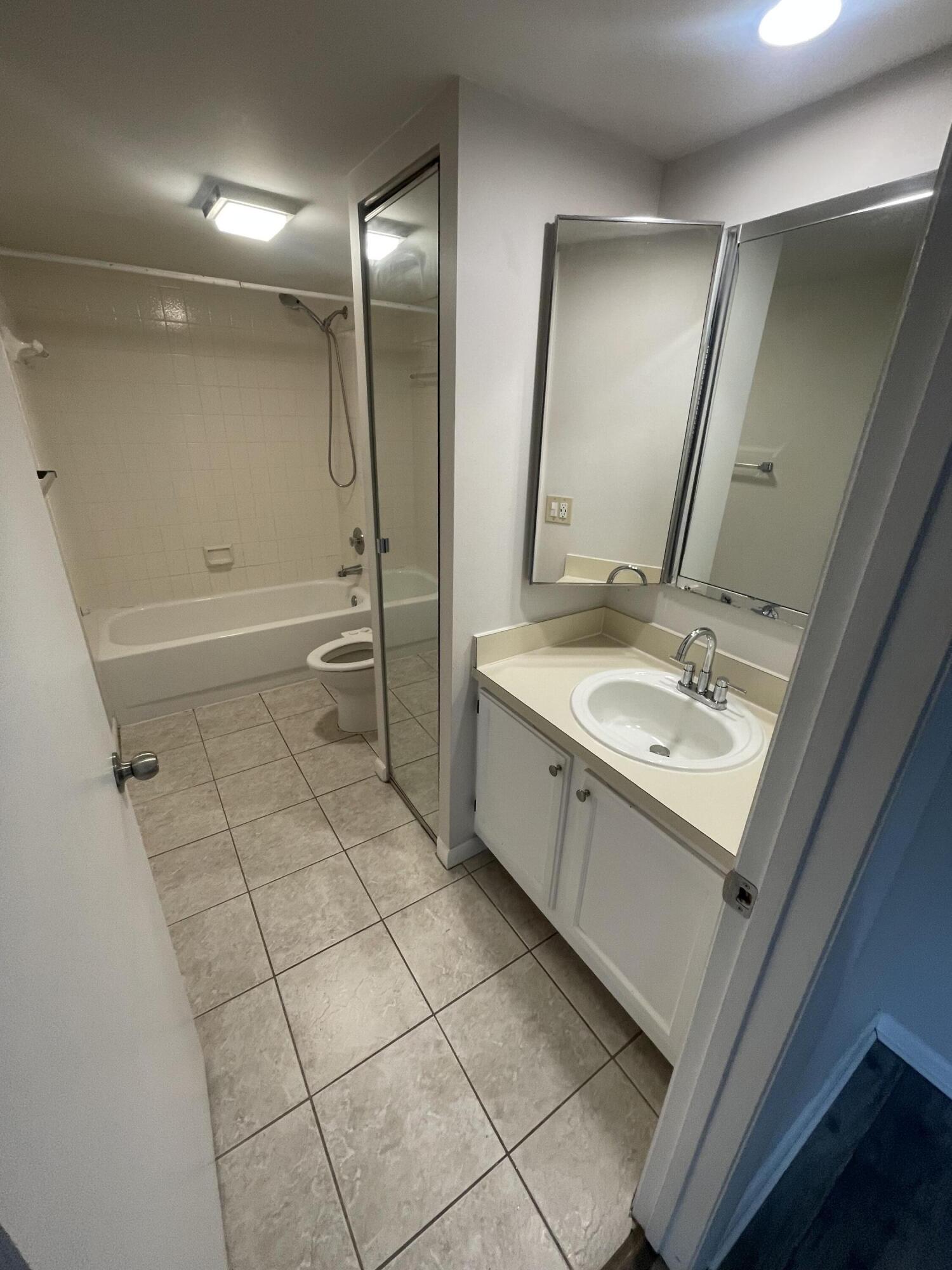 EMERALD LAKES - Residential Lease